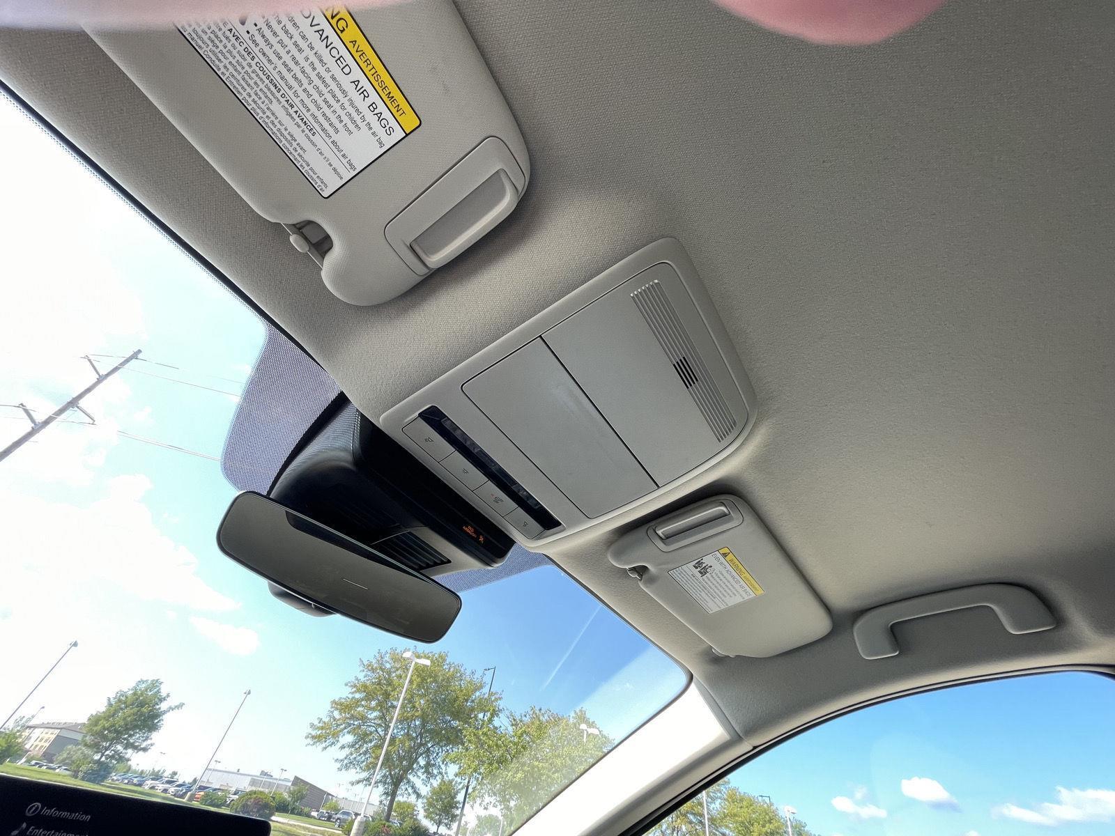 Vehicle photo 21