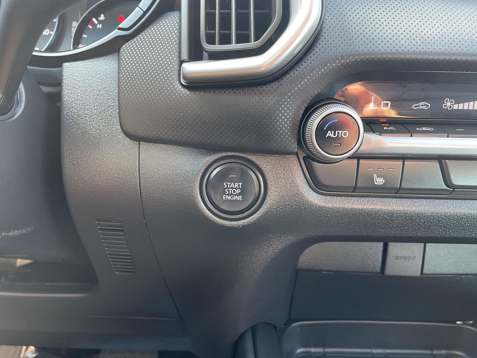 Vehicle photo 24