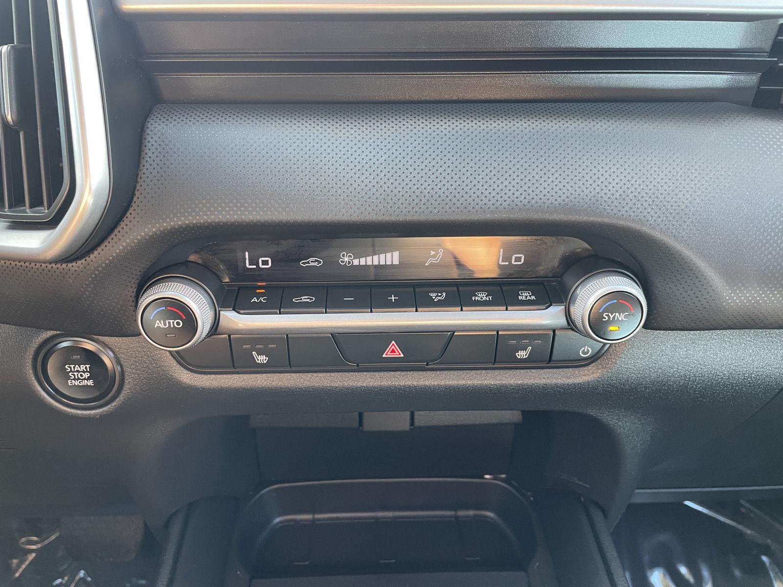 Vehicle photo 25