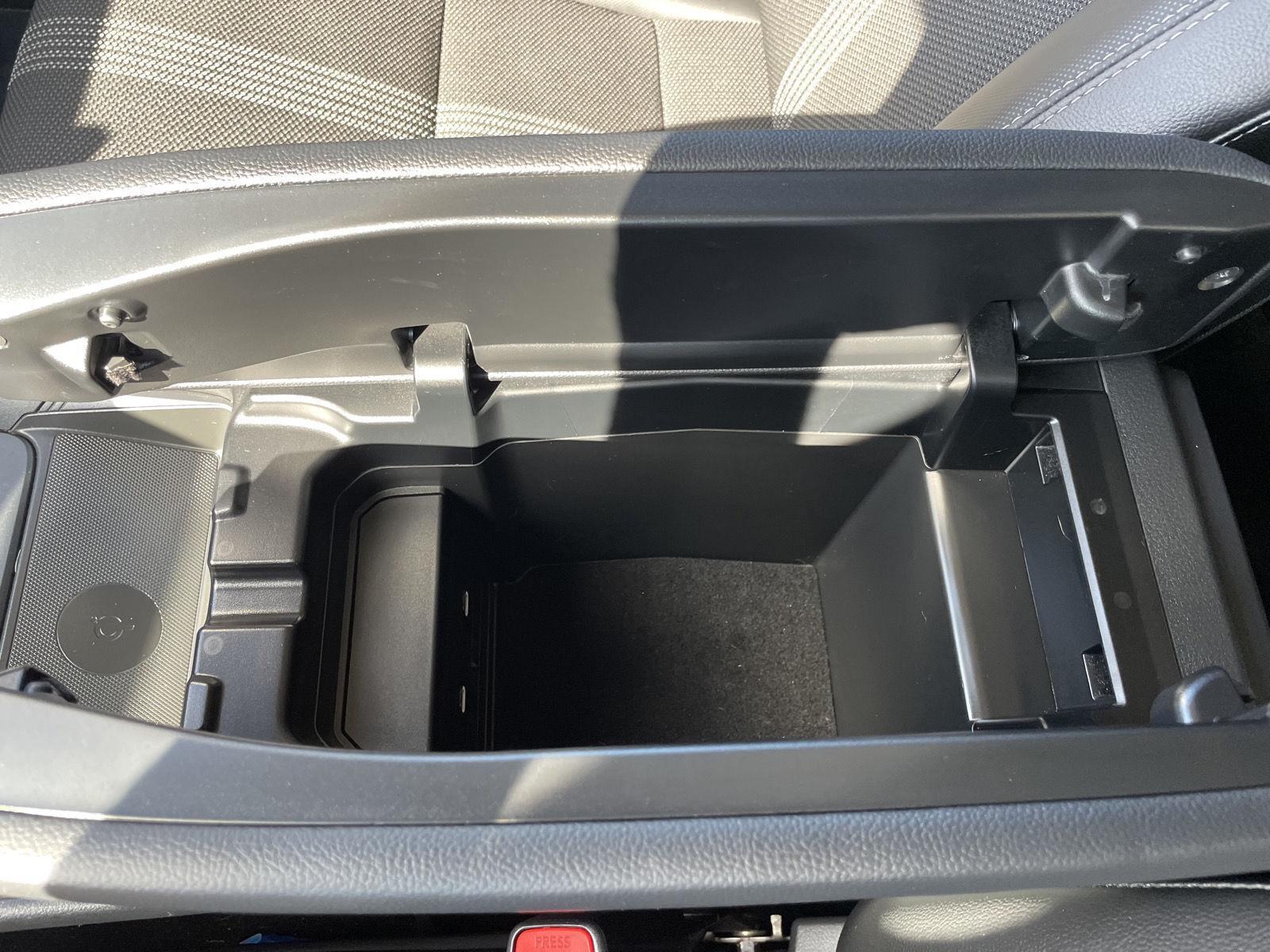 Vehicle photo 30
