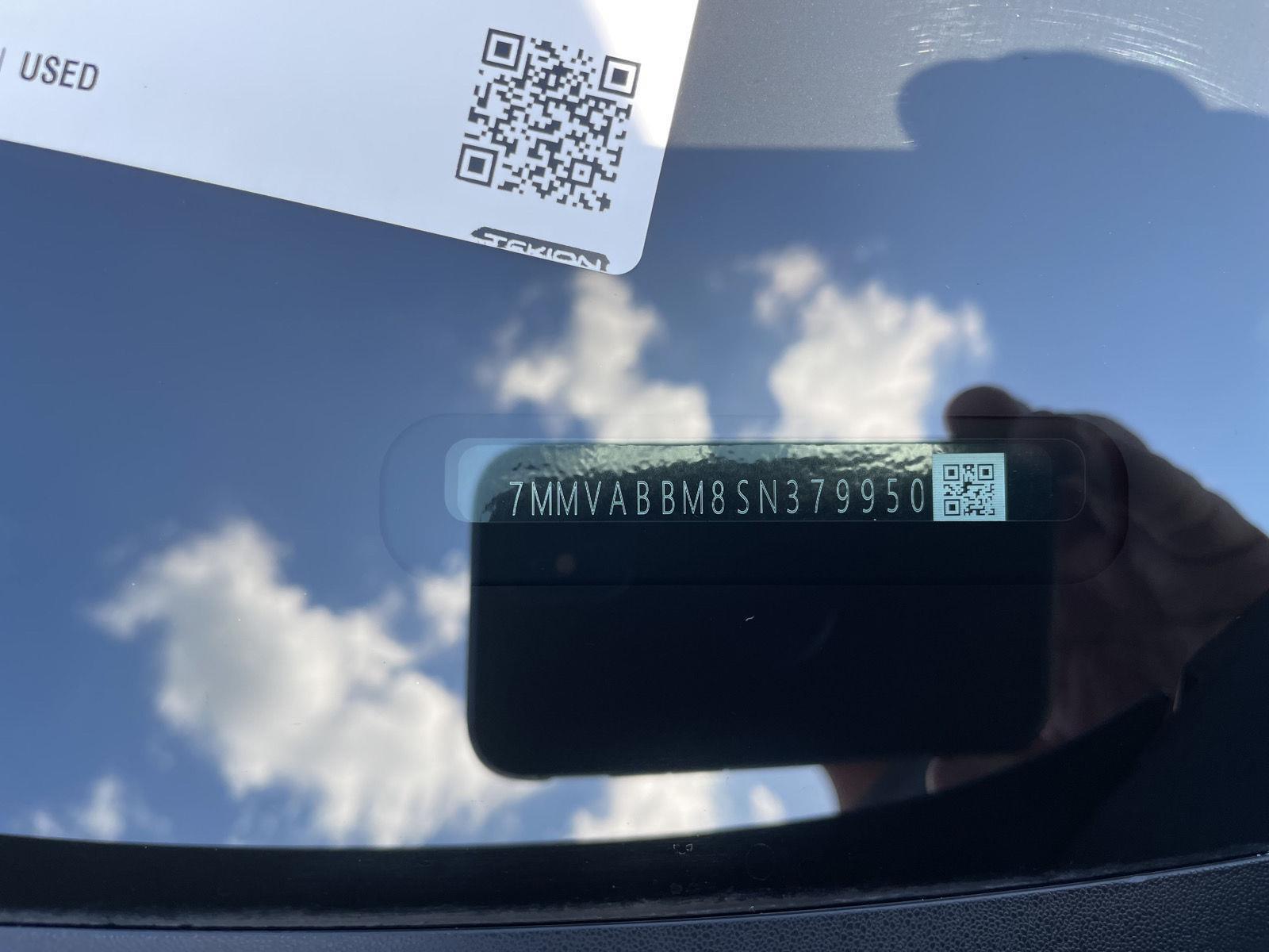 Vehicle photo 32