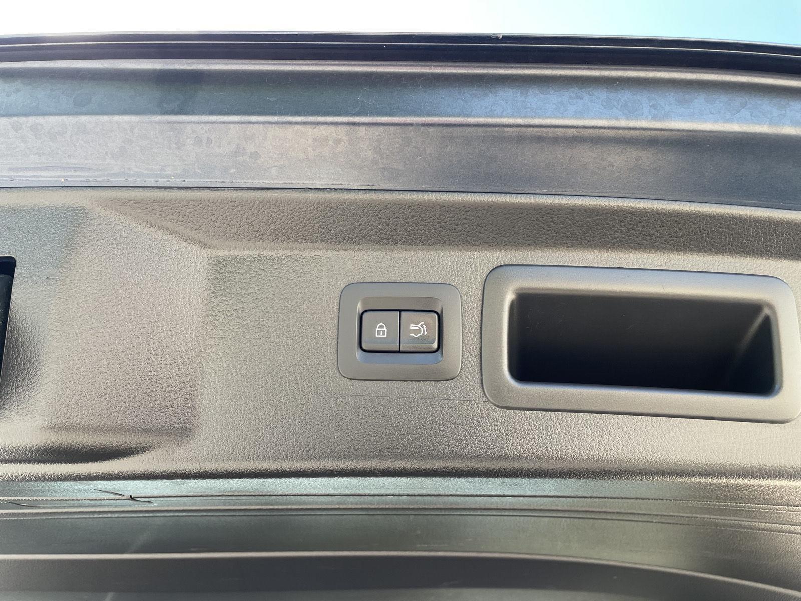 Vehicle photo 35
