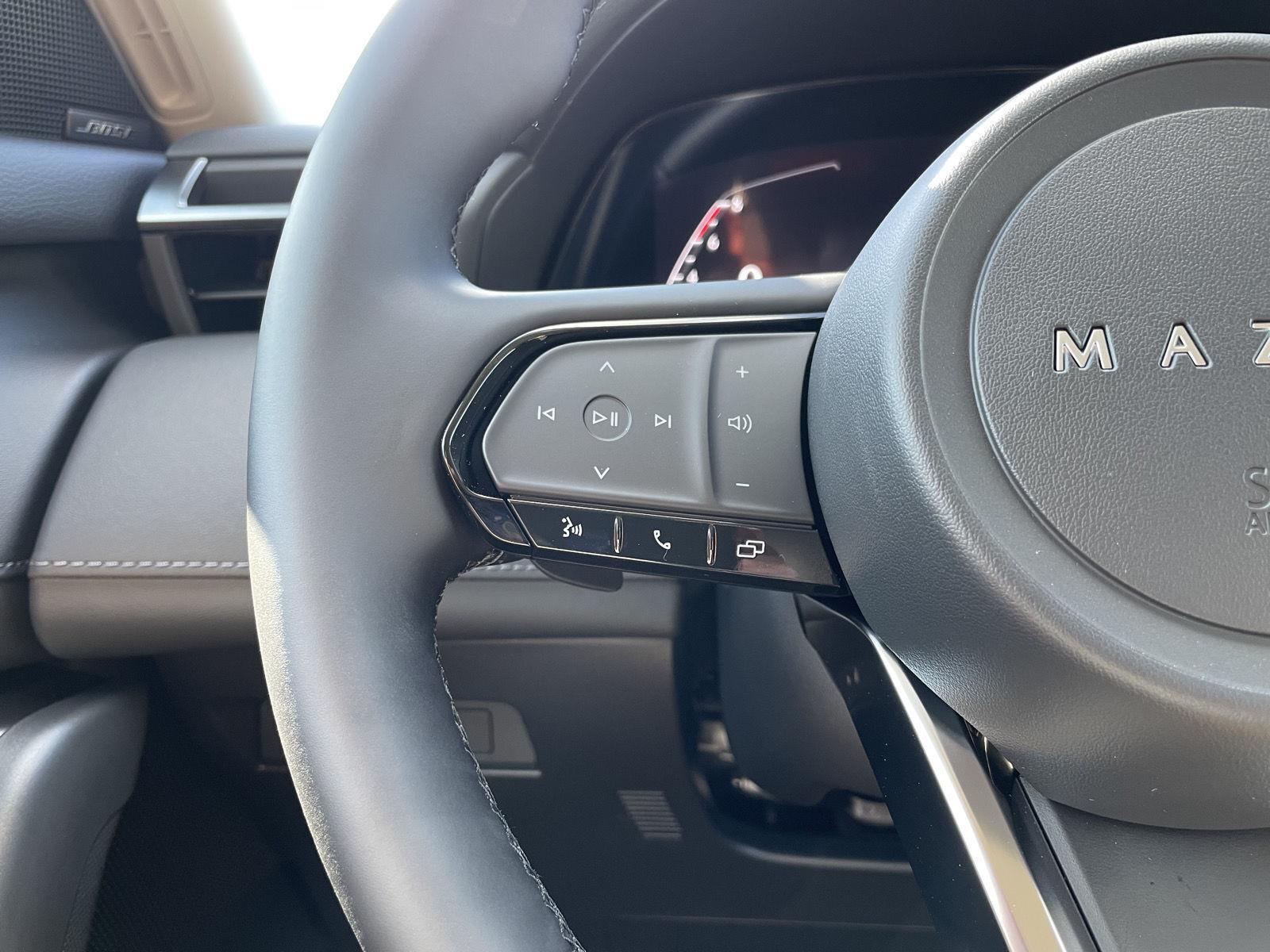 Vehicle photo 12