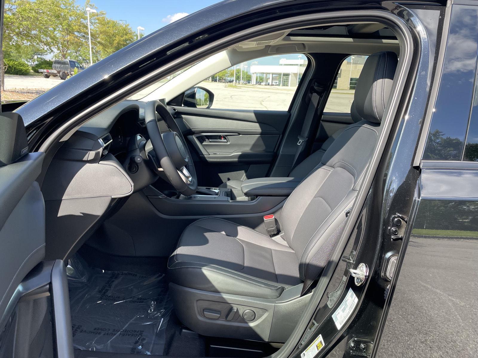 Vehicle photo 16