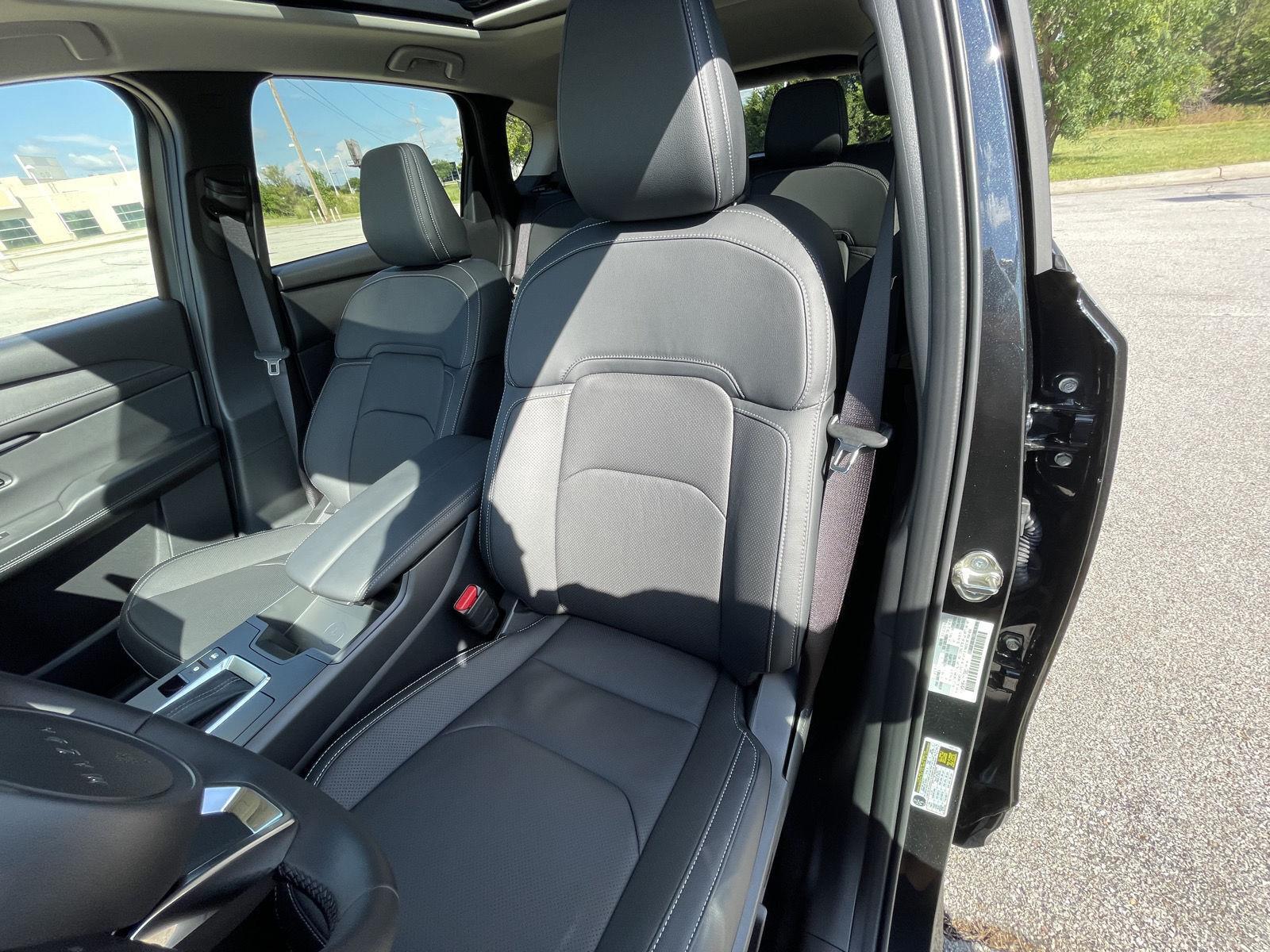 Vehicle photo 17