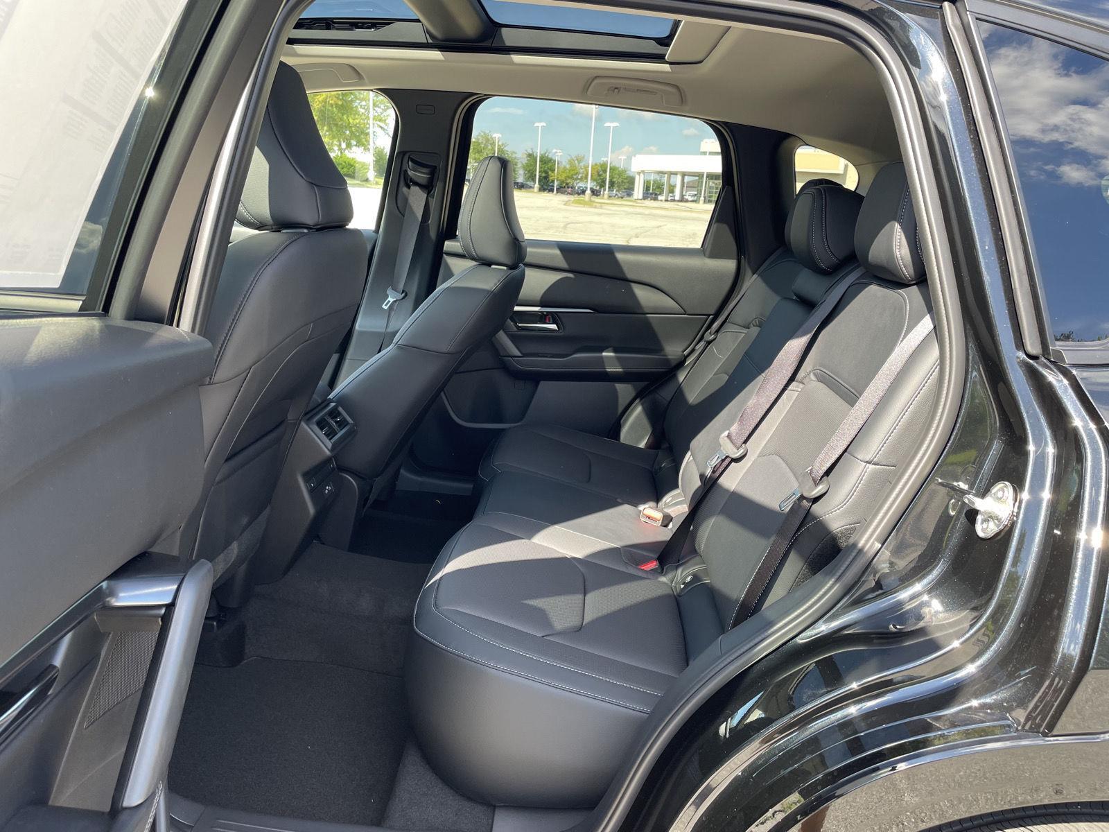Vehicle photo 19