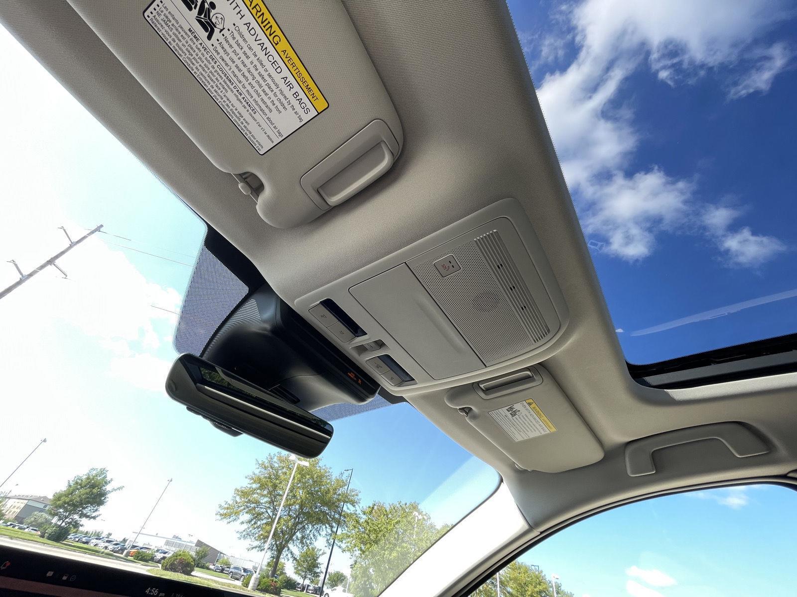 Vehicle photo 21