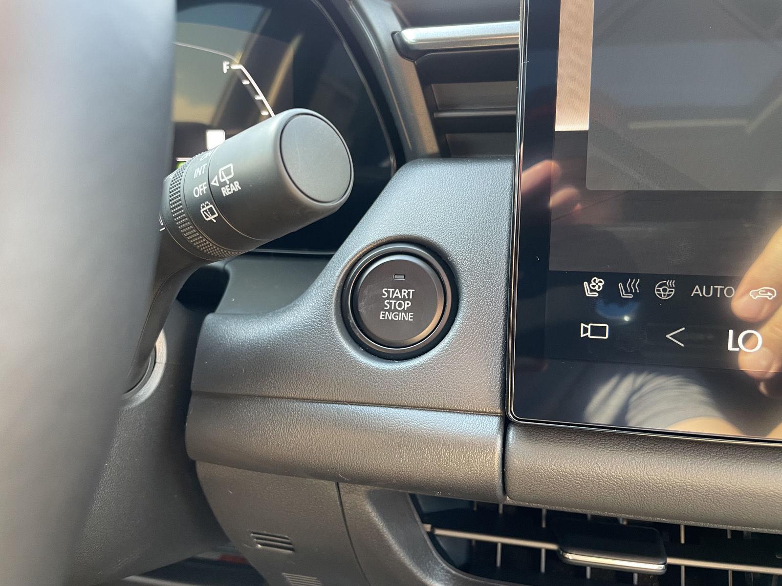 Vehicle photo 26