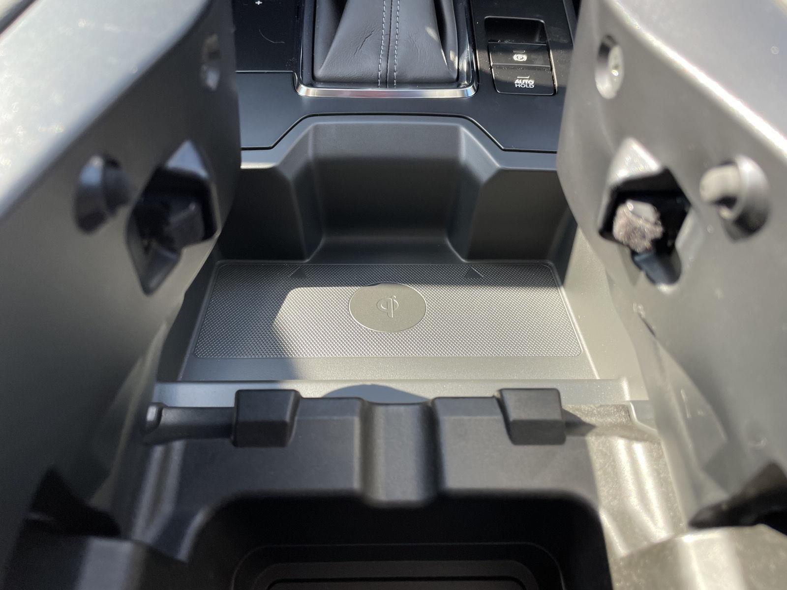 Vehicle photo 30