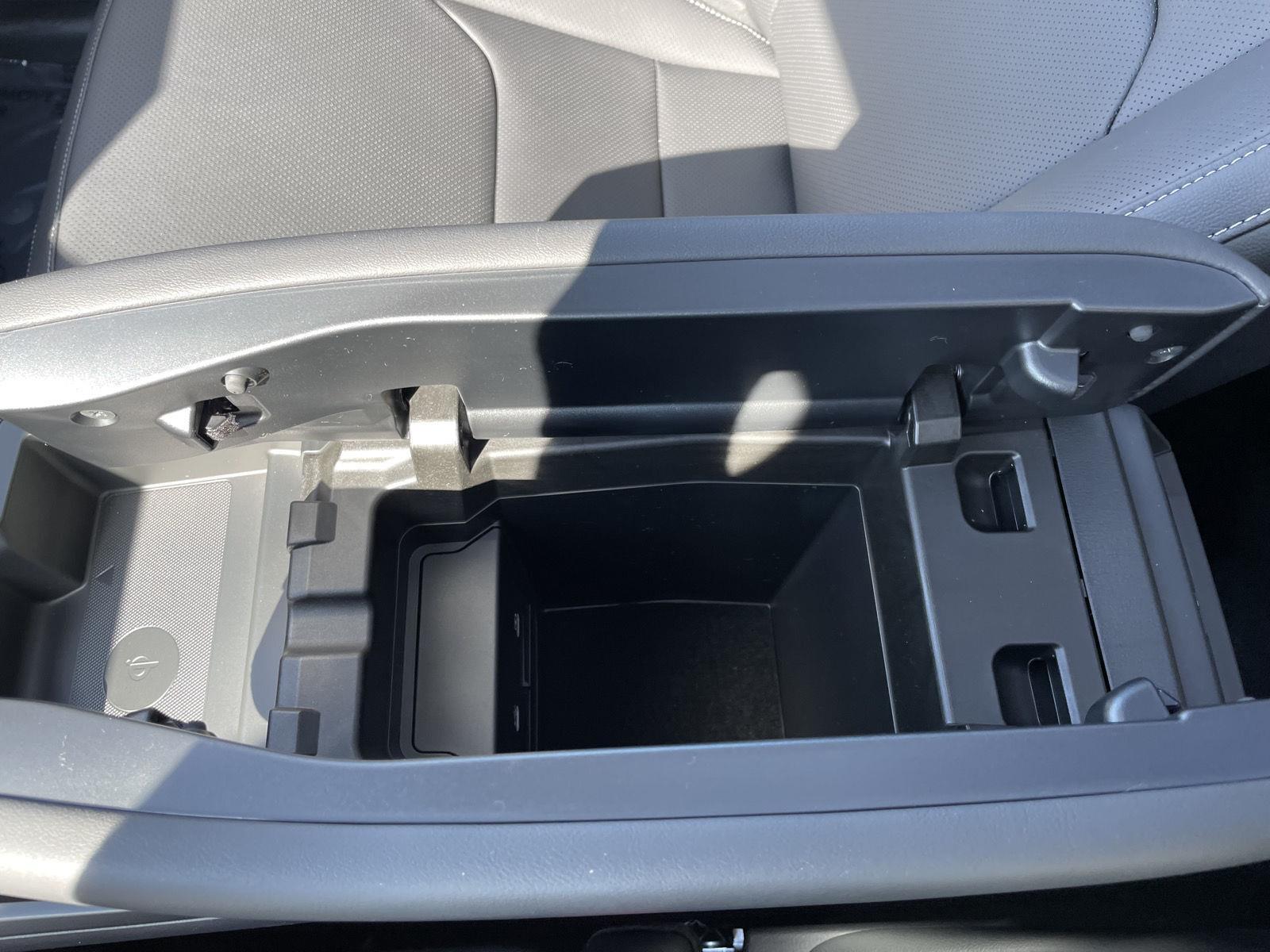 Vehicle photo 31