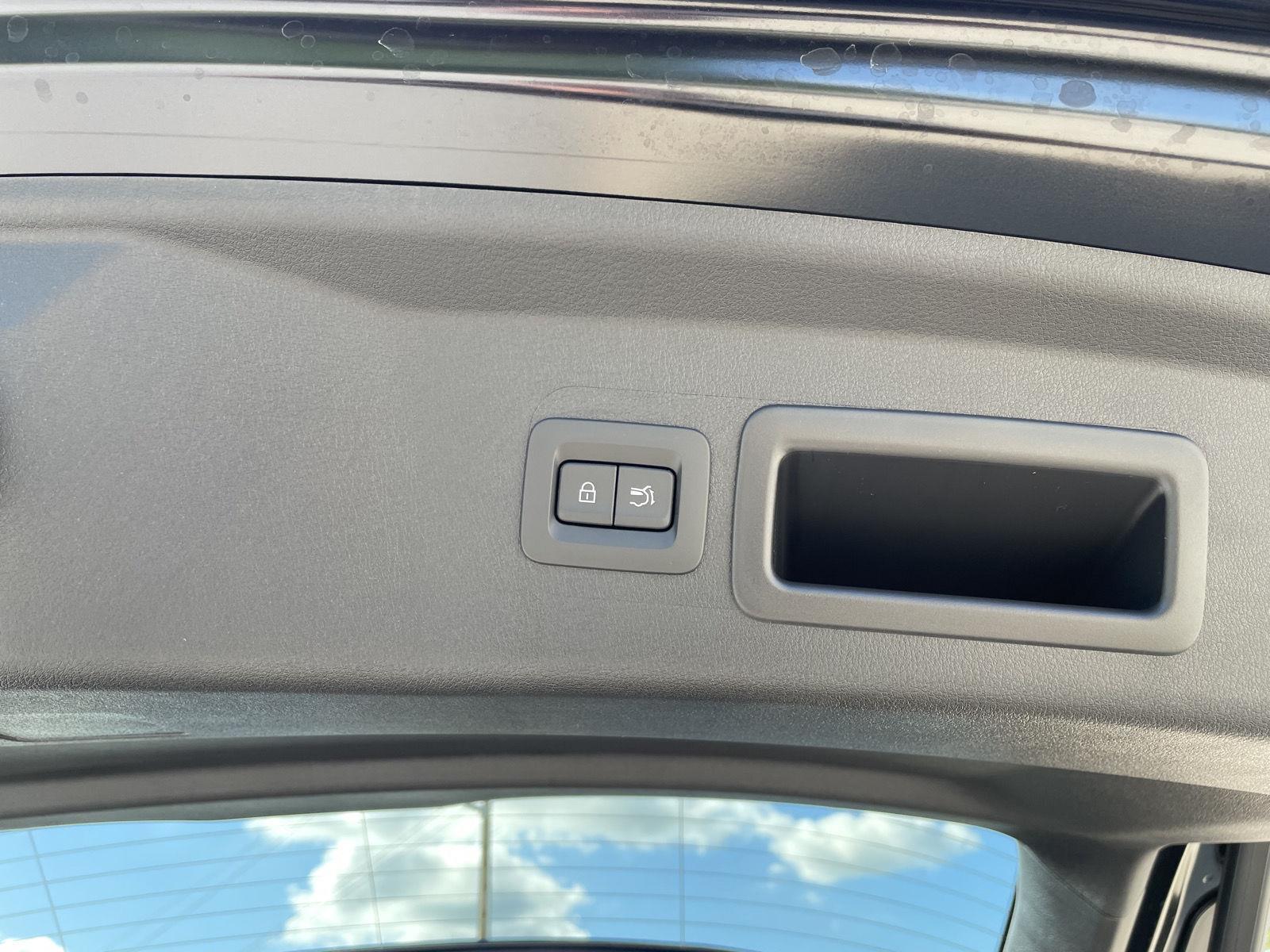 Vehicle photo 36