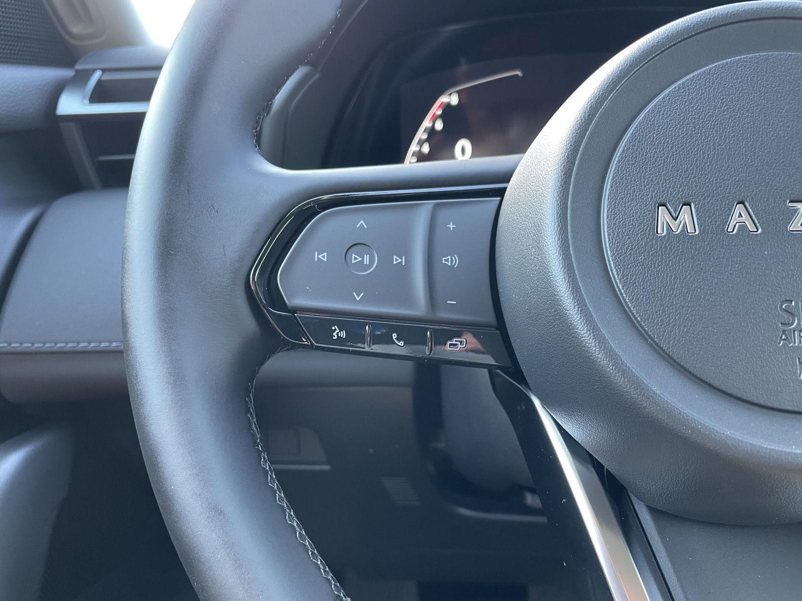 Vehicle photo 12