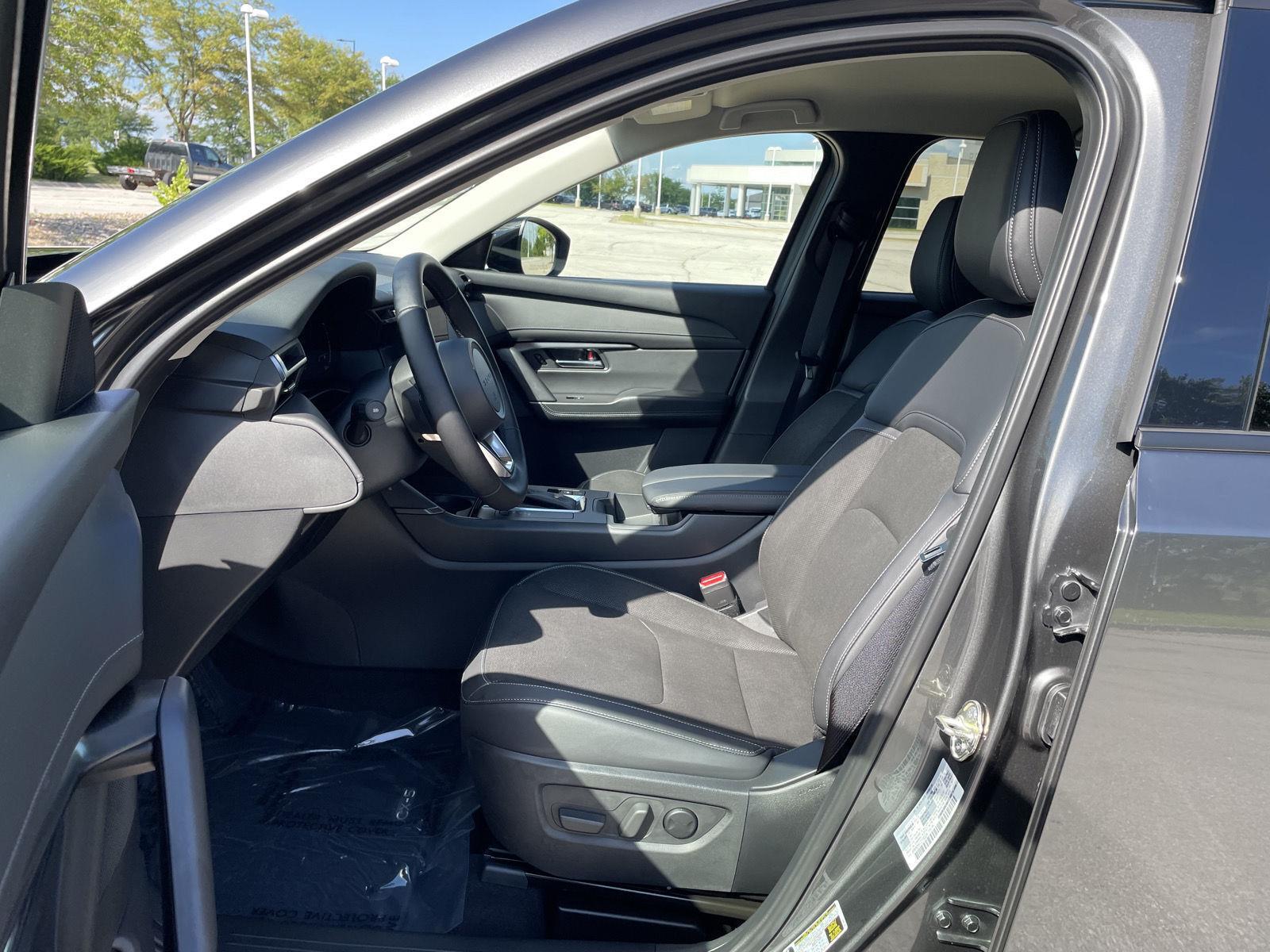 Vehicle photo 16