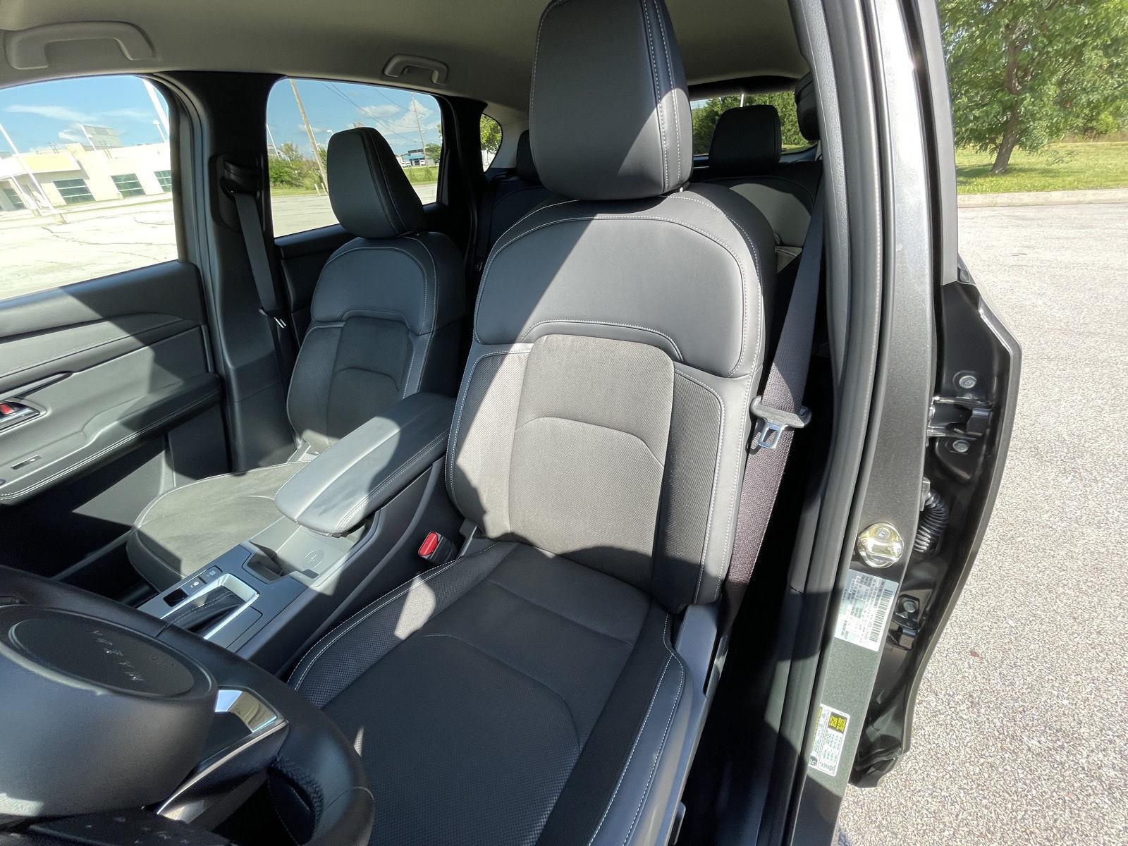 Vehicle photo 17