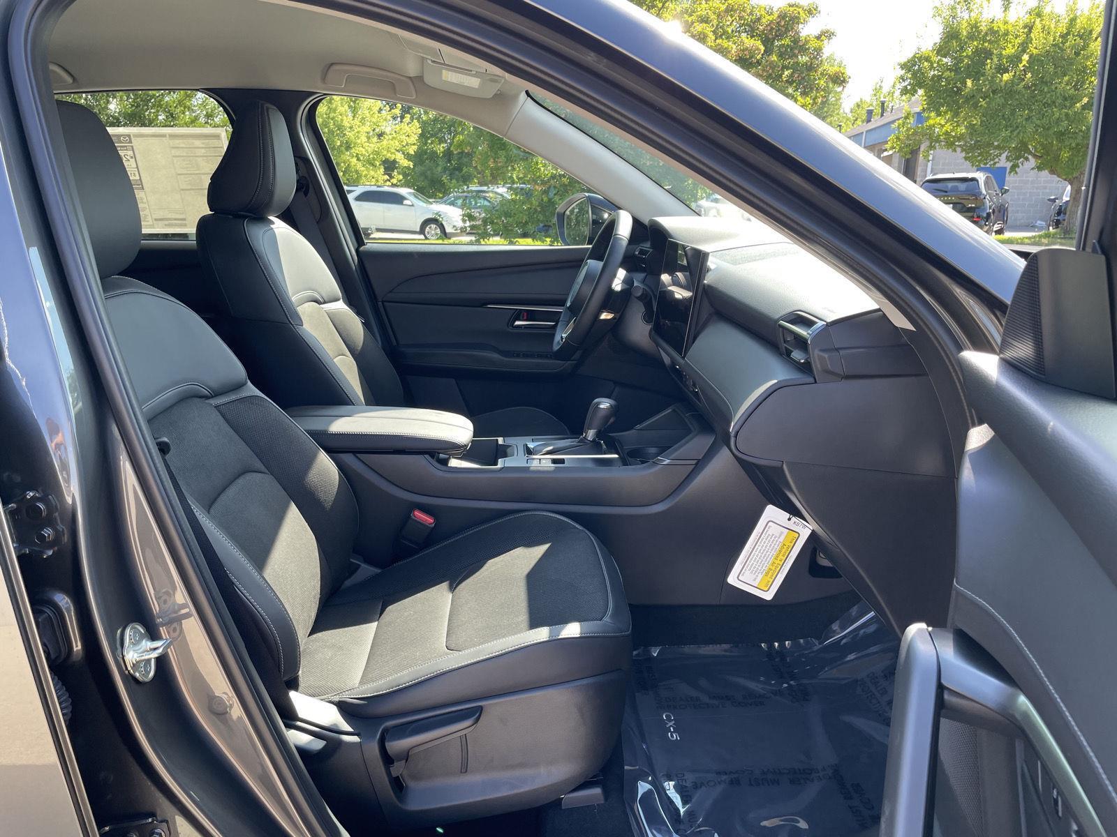 Vehicle photo 18