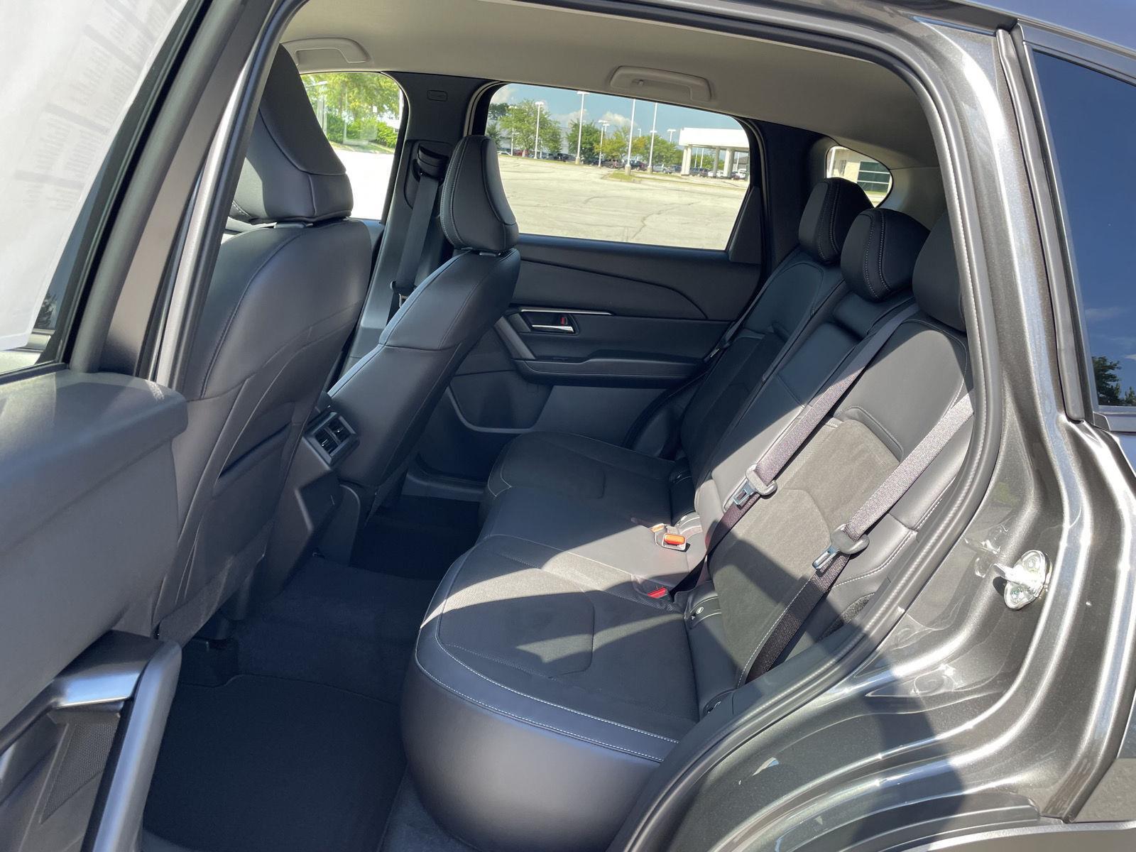Vehicle photo 19