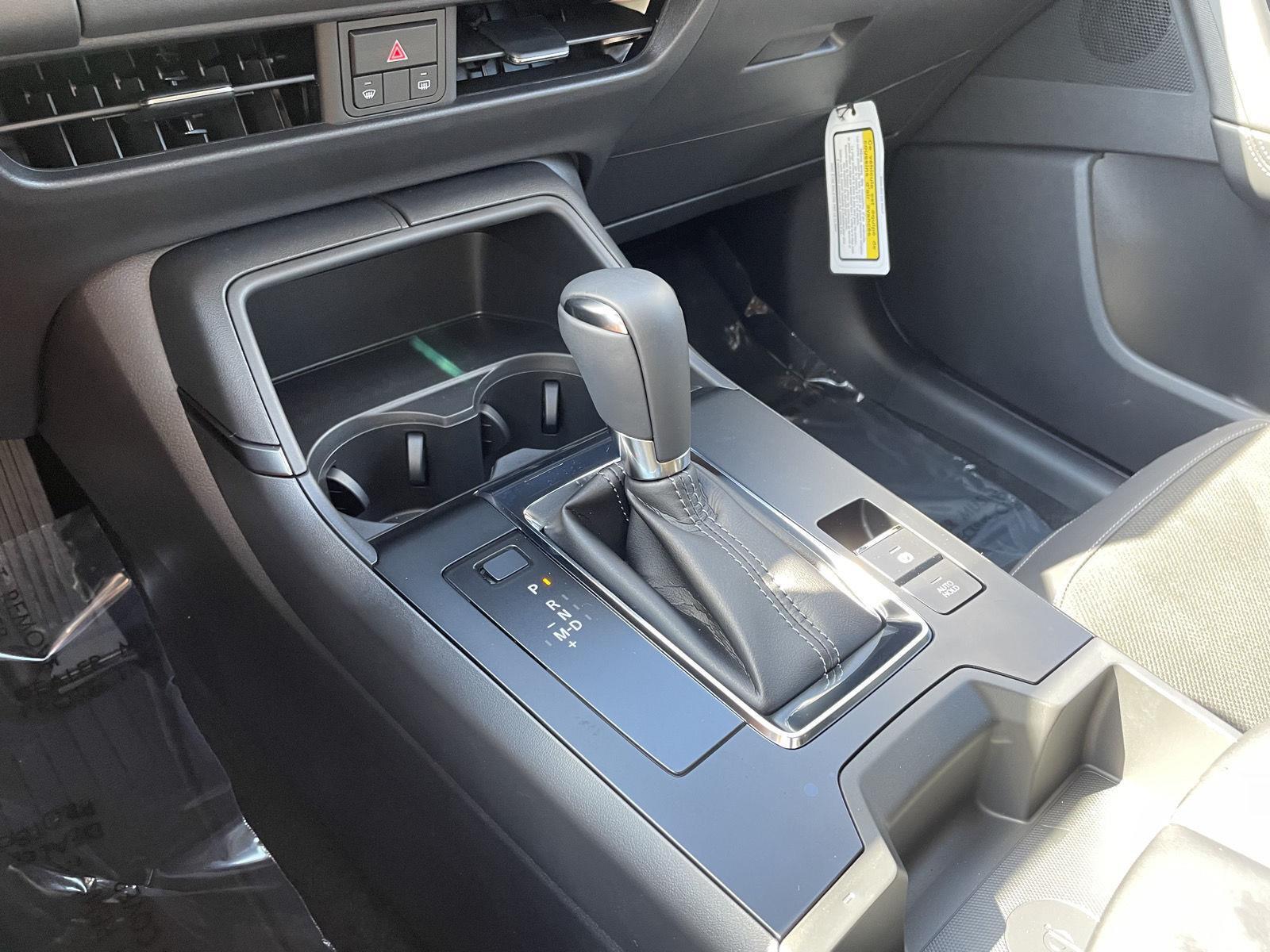 Vehicle photo 26