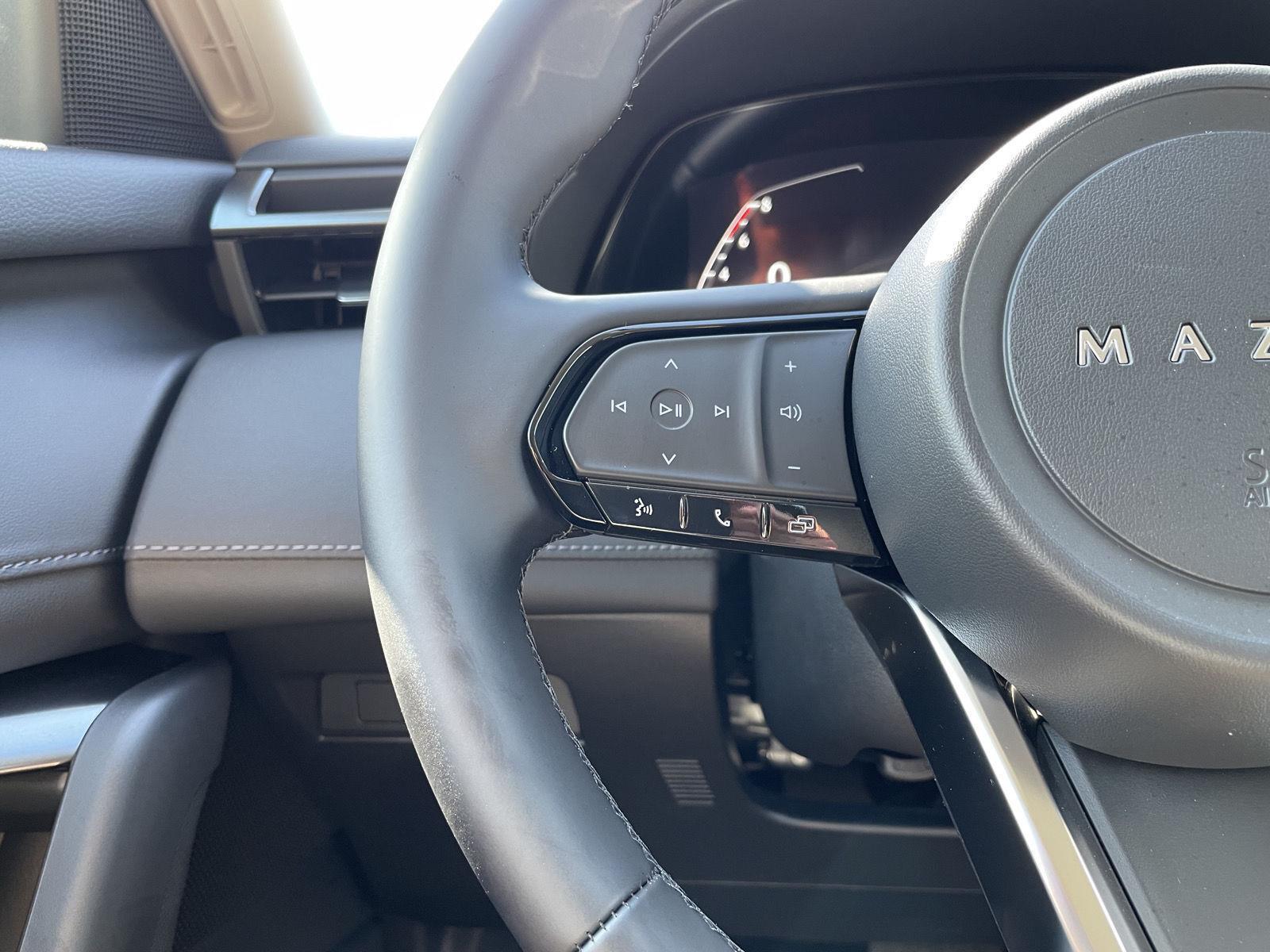 Vehicle photo 12