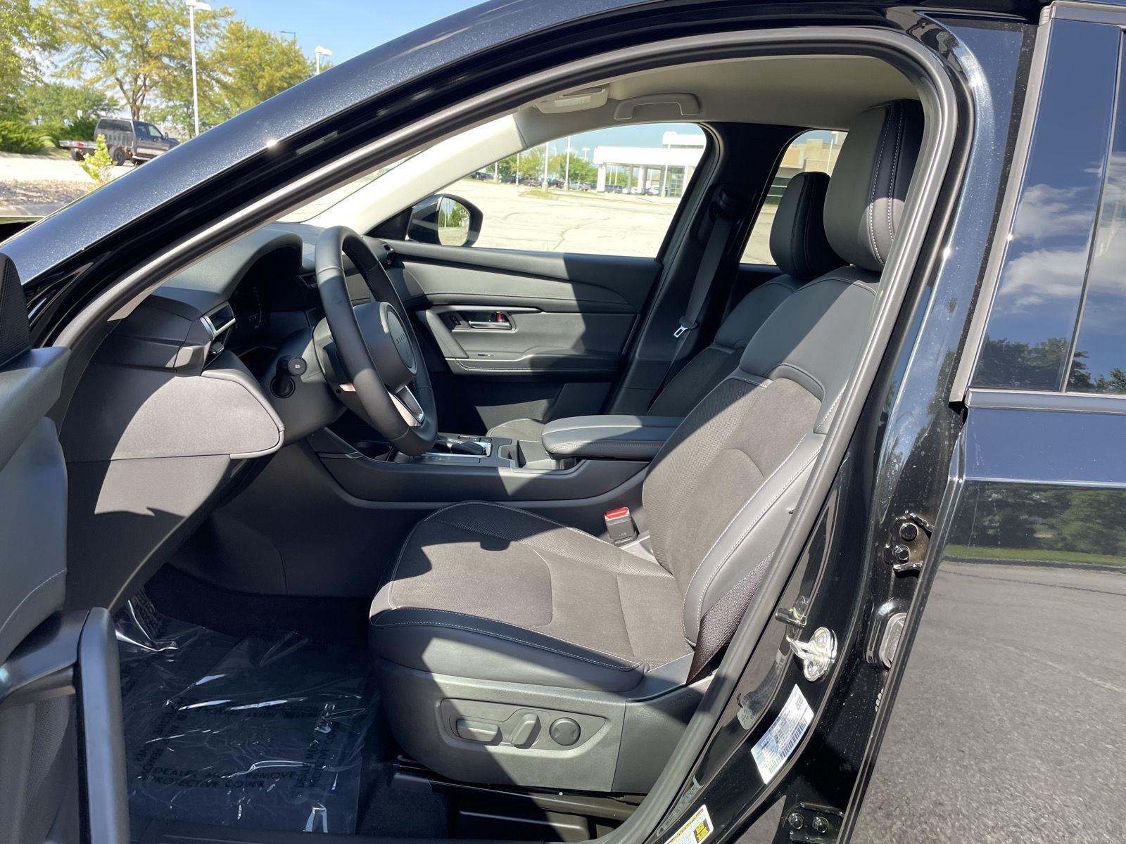 Vehicle photo 16
