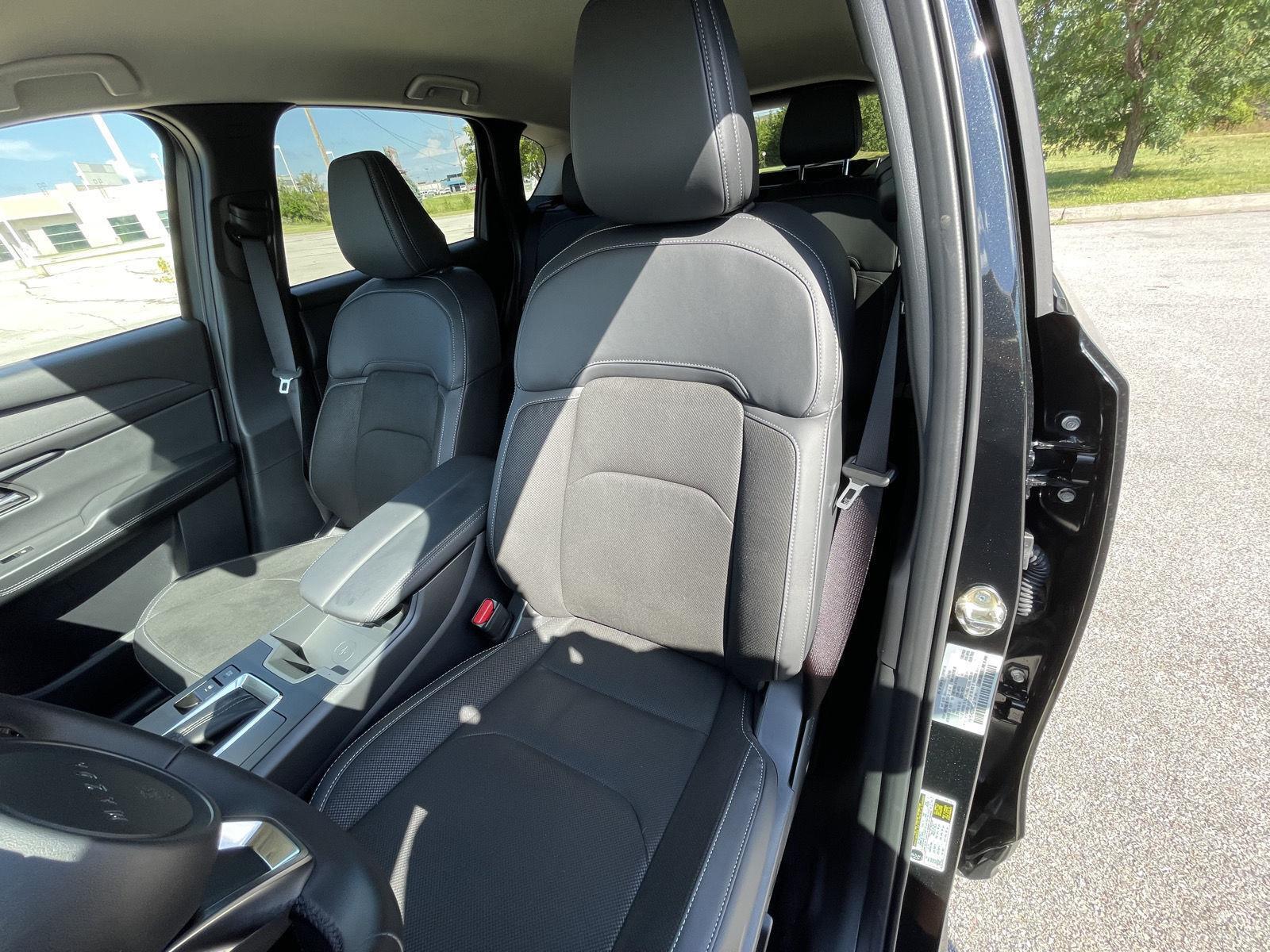 Vehicle photo 17