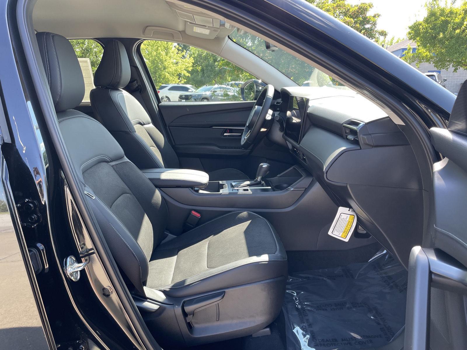 Vehicle photo 18