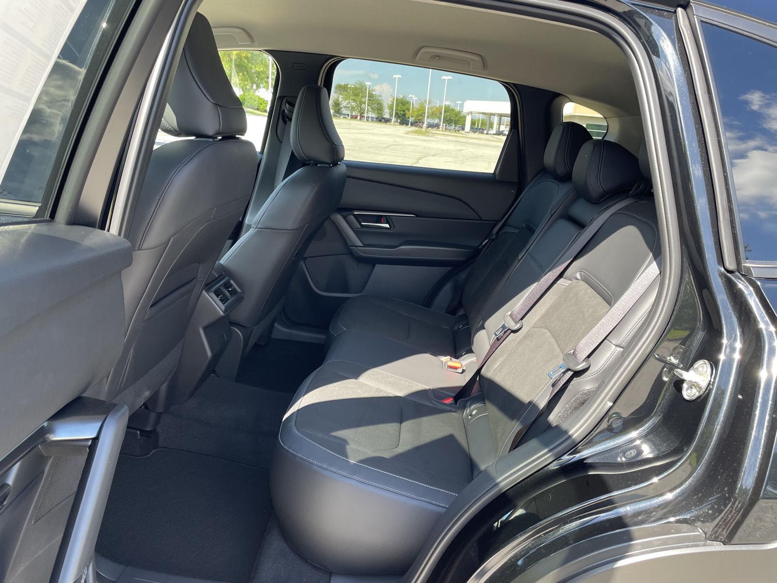 Vehicle photo 19
