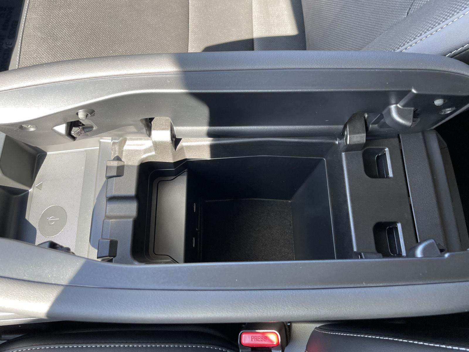 Vehicle photo 28