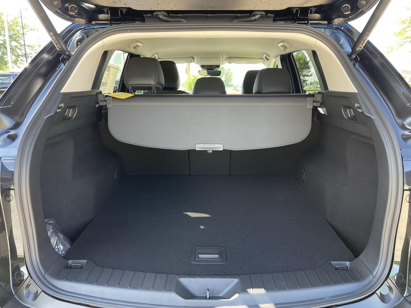Vehicle photo 32