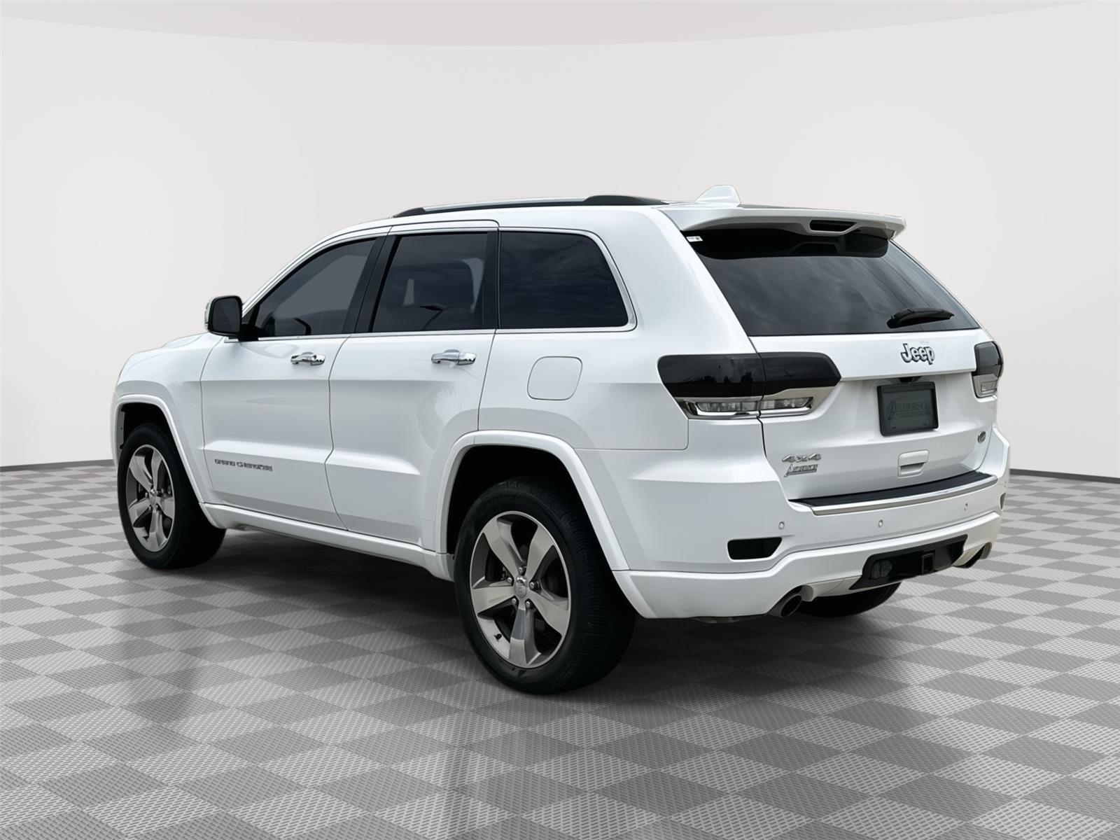 Vehicle photo 9