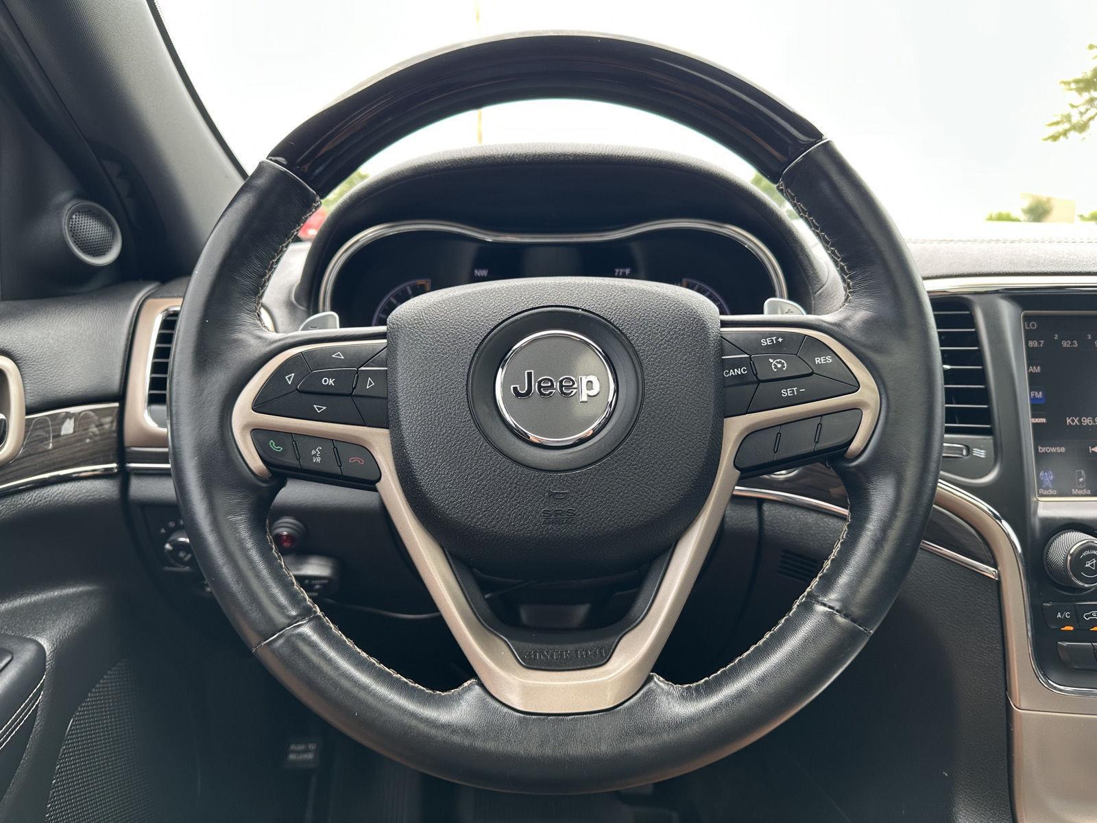 Vehicle photo 12