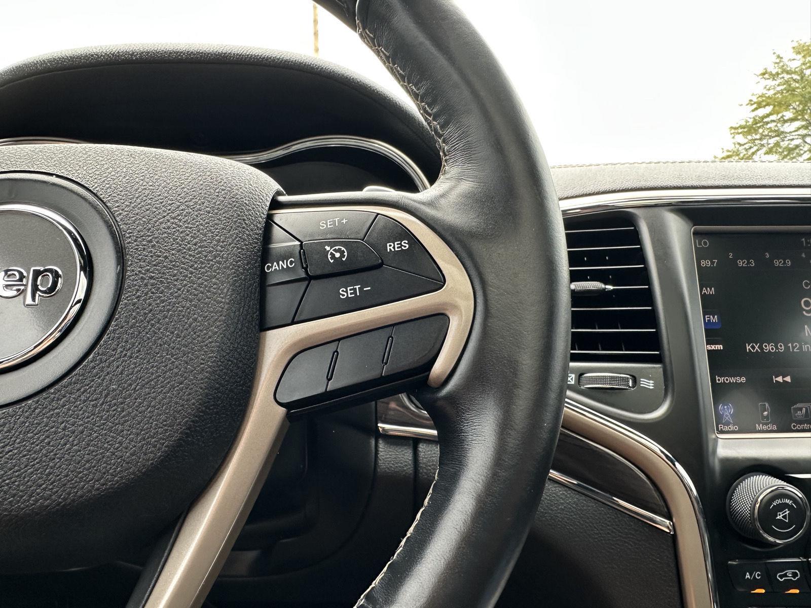Vehicle photo 14