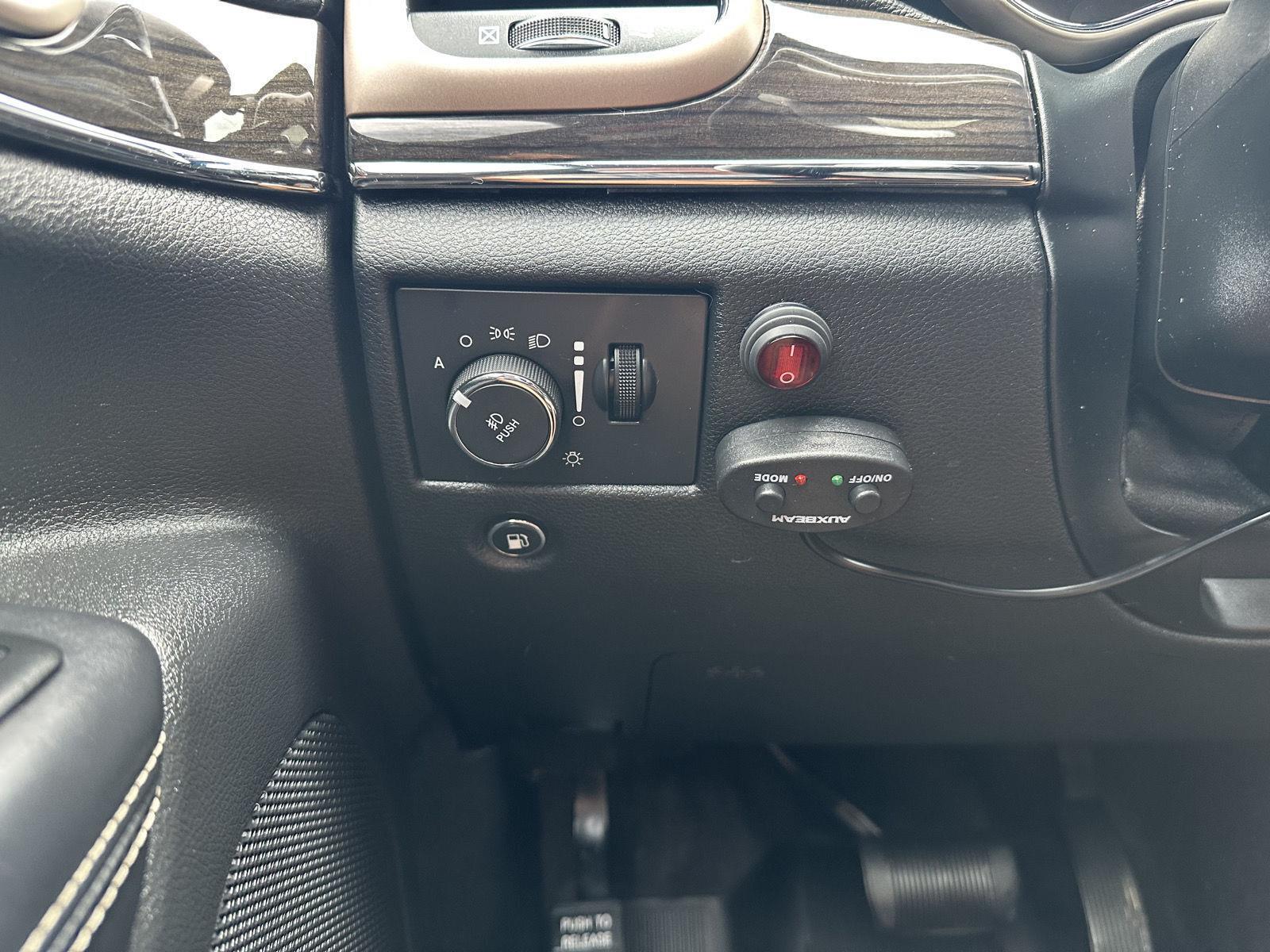 Vehicle photo 16