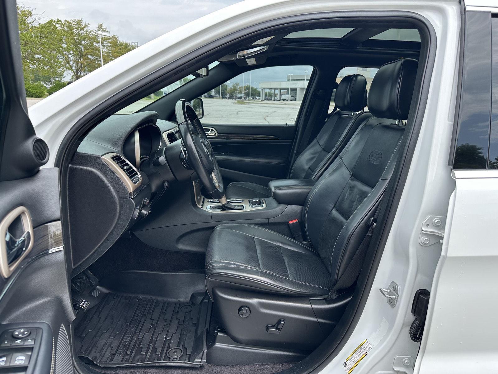 Vehicle photo 17