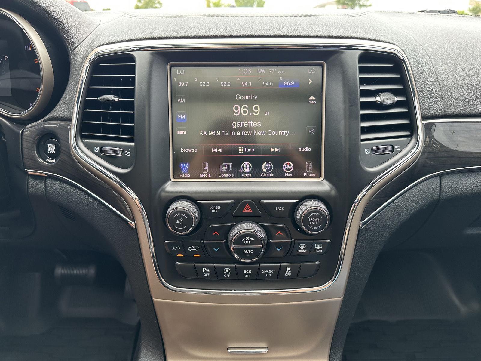 Vehicle photo 24