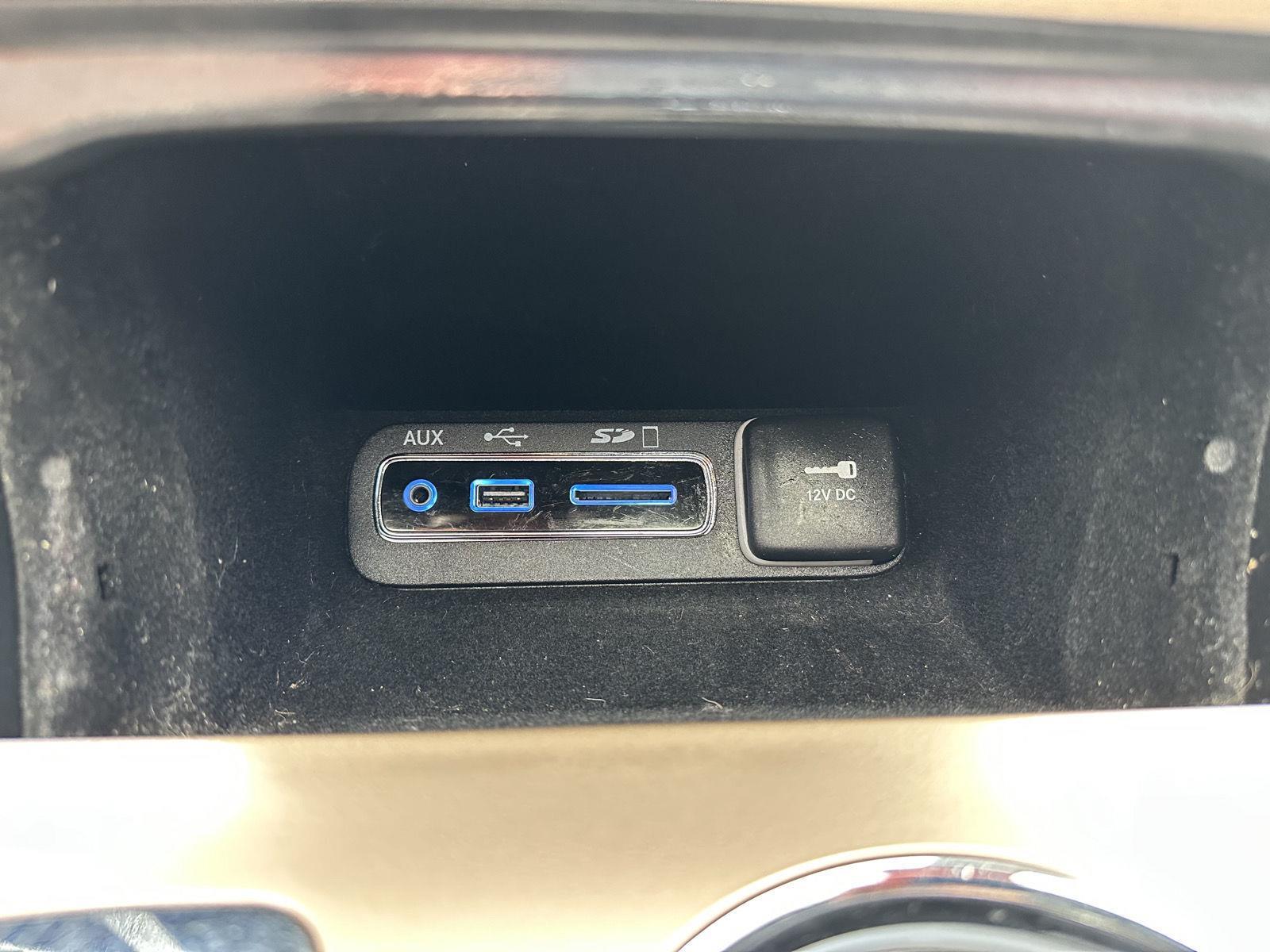 Vehicle photo 30