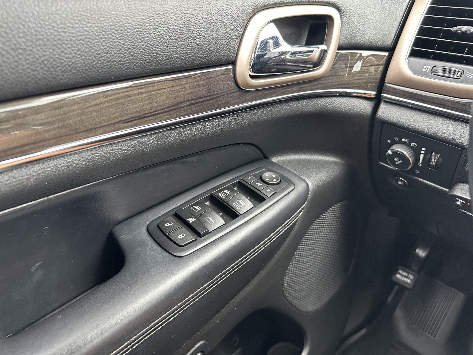 Vehicle photo 31