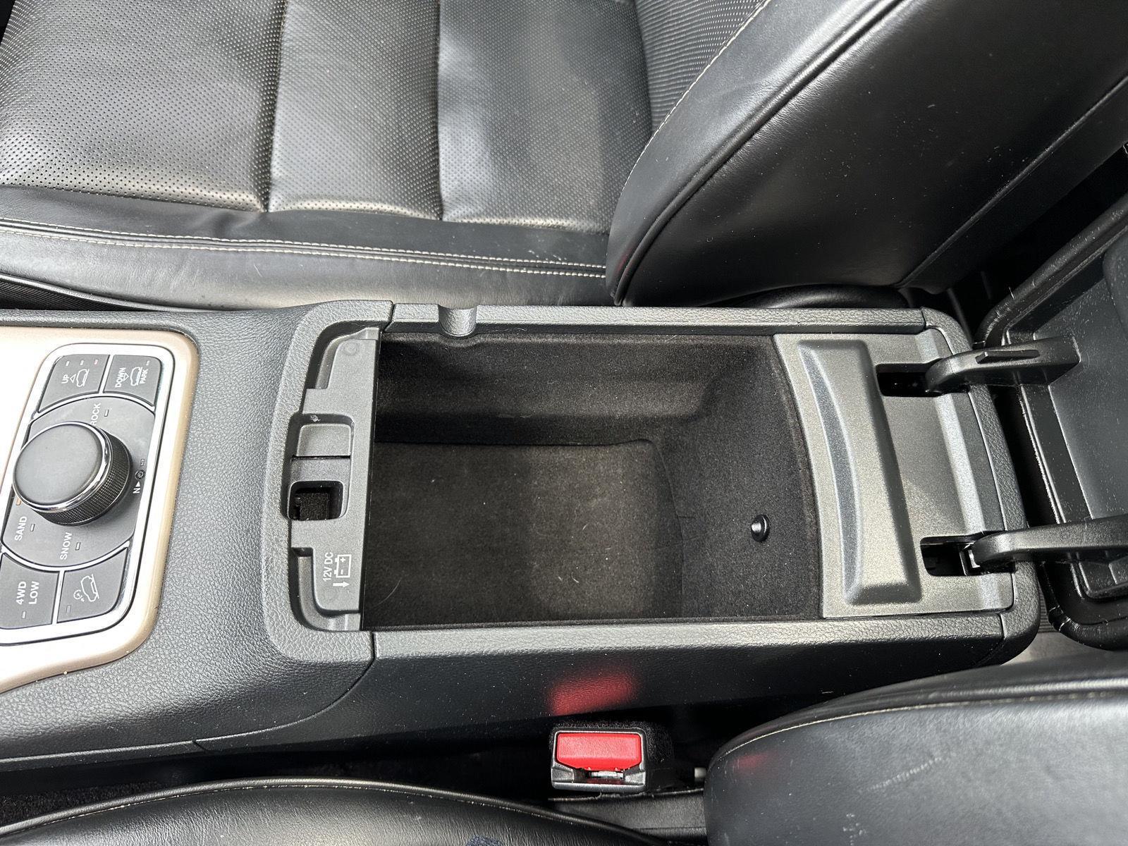 Vehicle photo 33