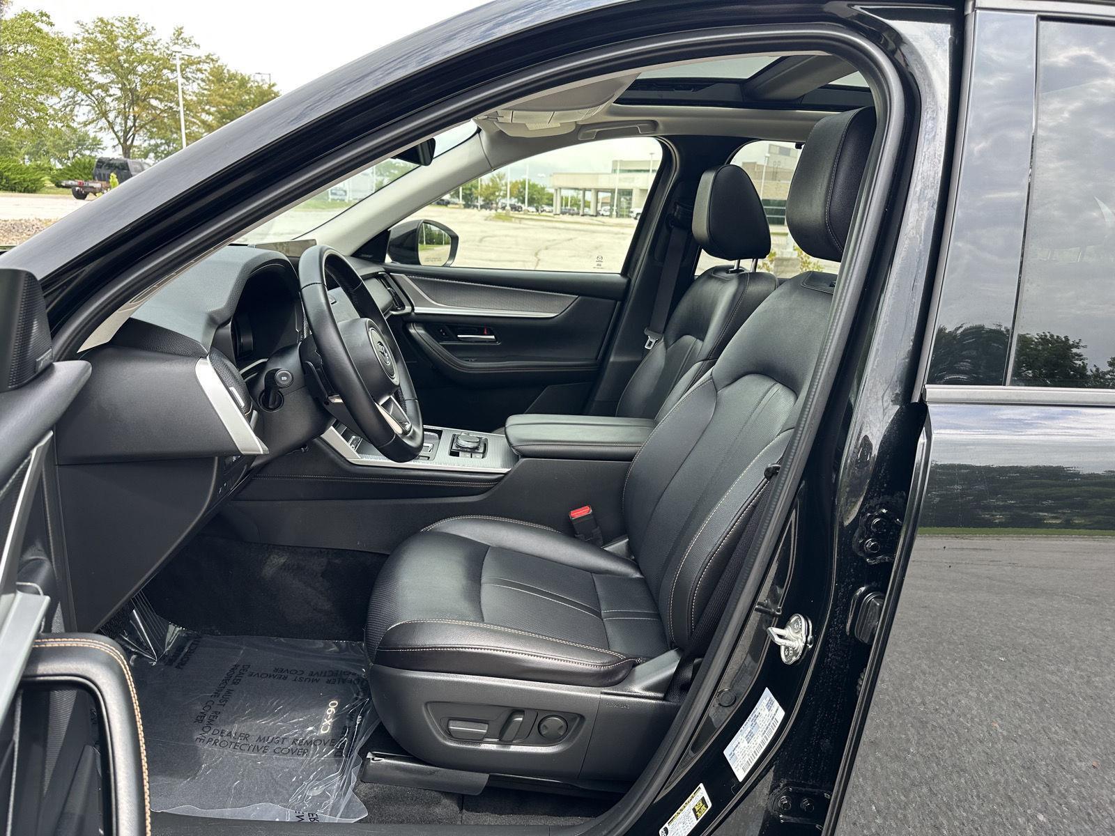 Vehicle photo 17