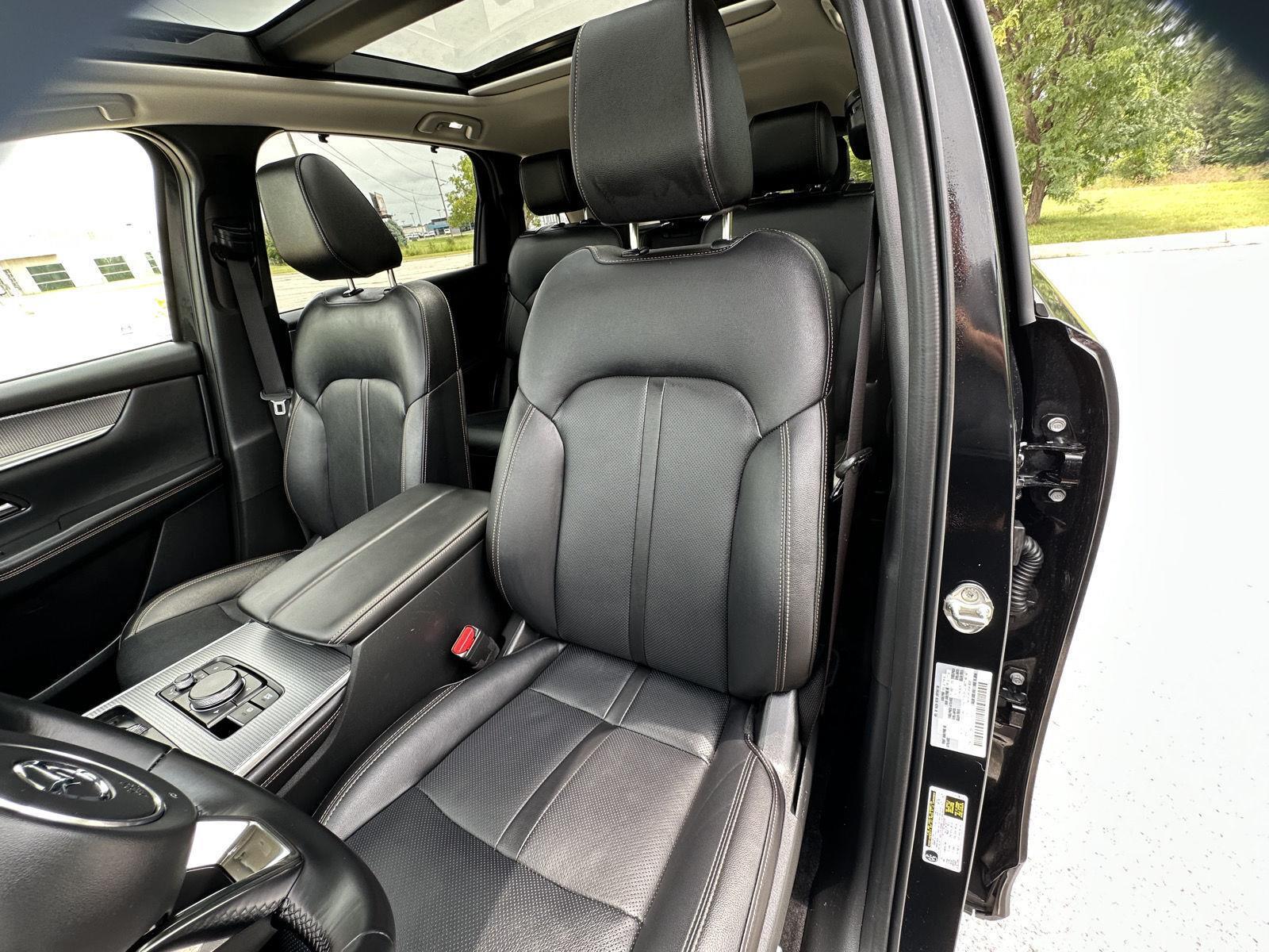 Vehicle photo 18