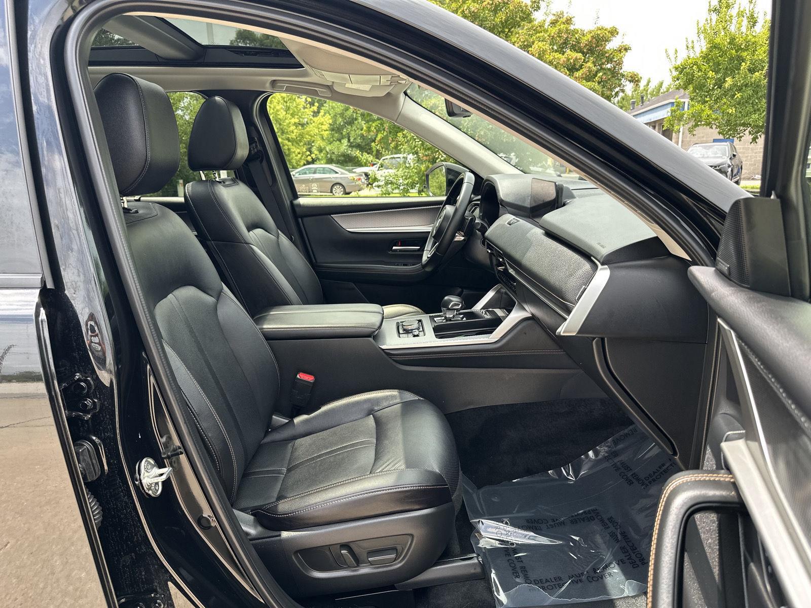Vehicle photo 19