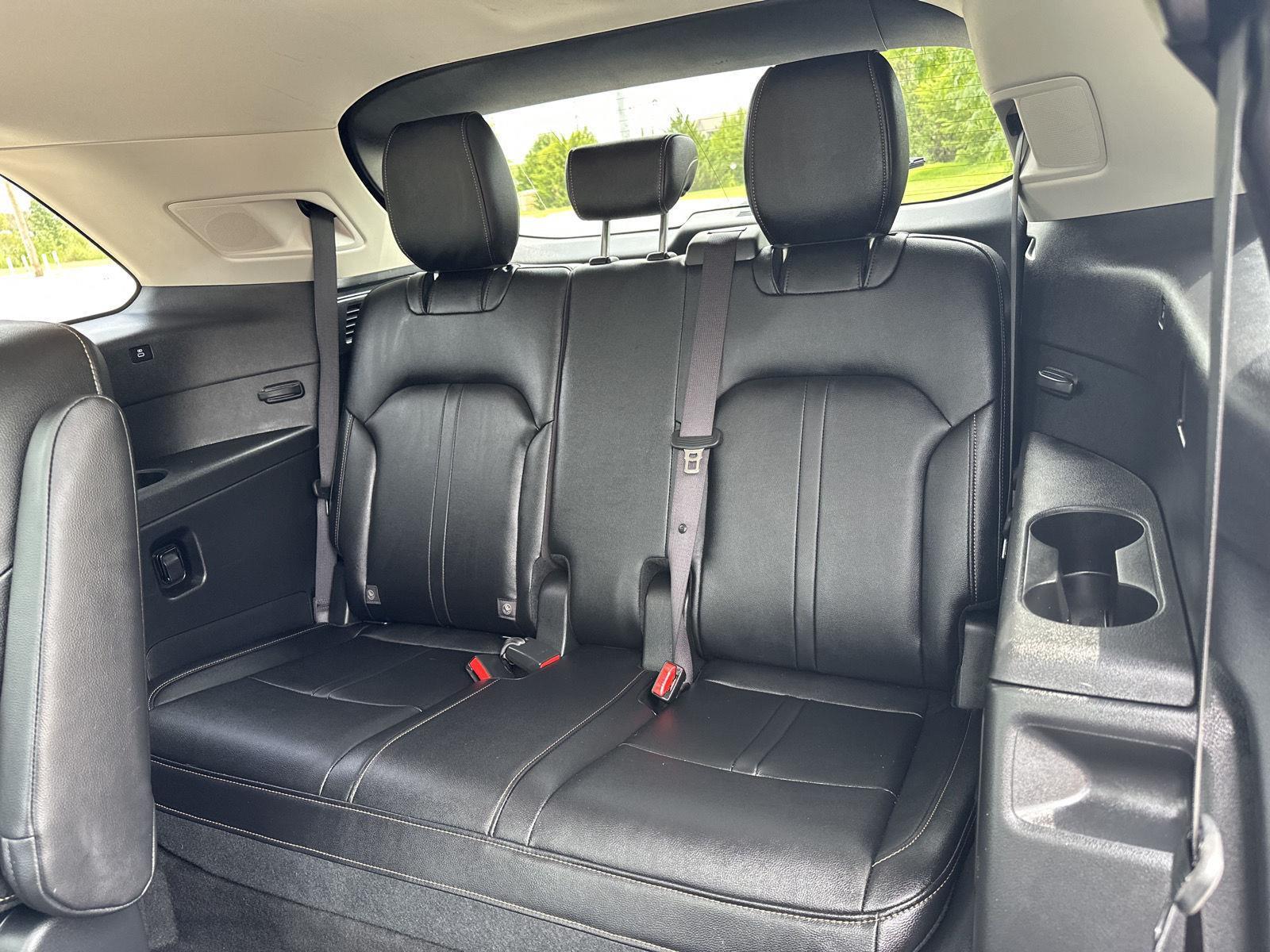 Vehicle photo 22