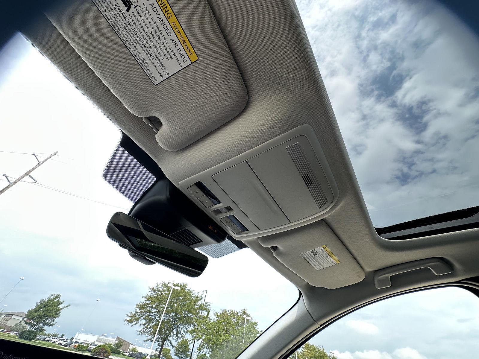Vehicle photo 23