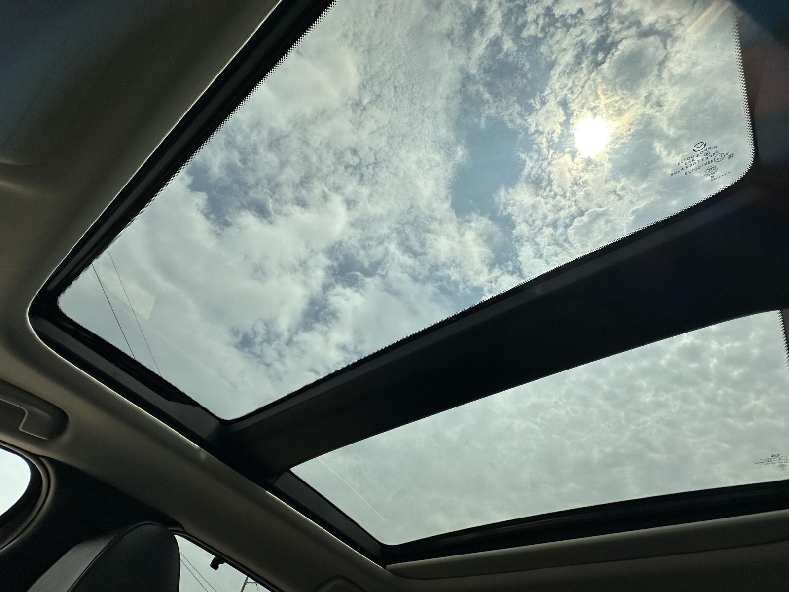 Vehicle photo 24