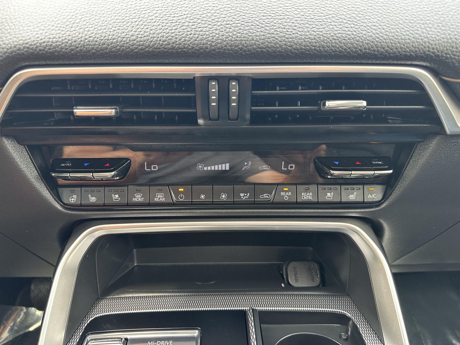 Vehicle photo 29