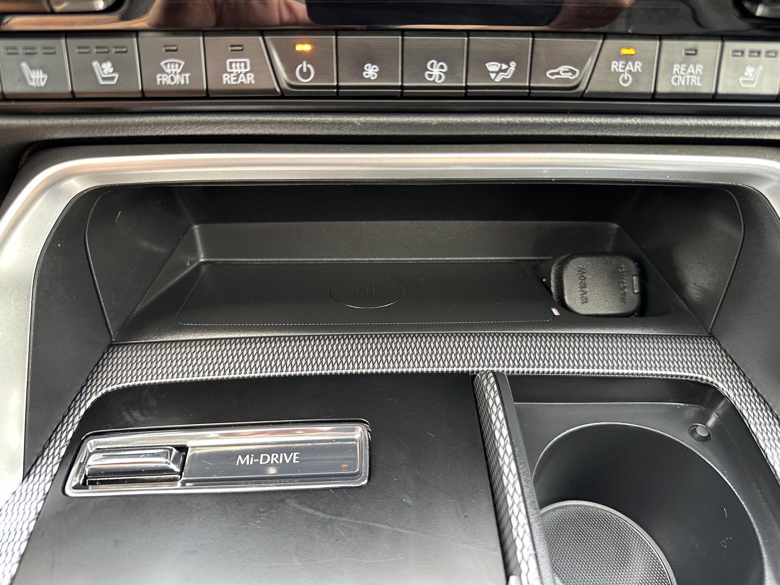 Vehicle photo 32