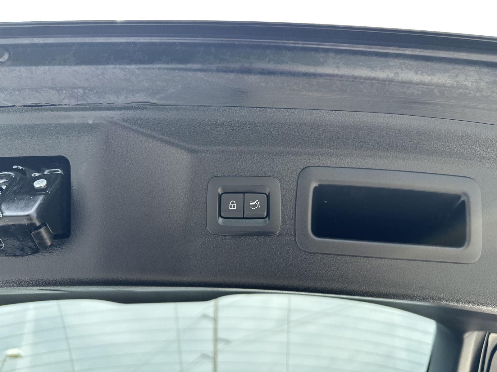 Vehicle photo 40
