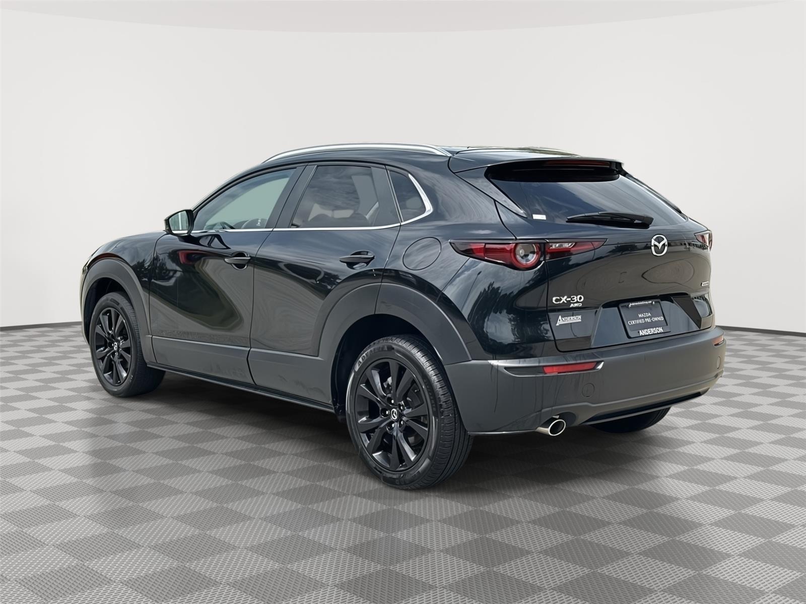 Vehicle photo 9