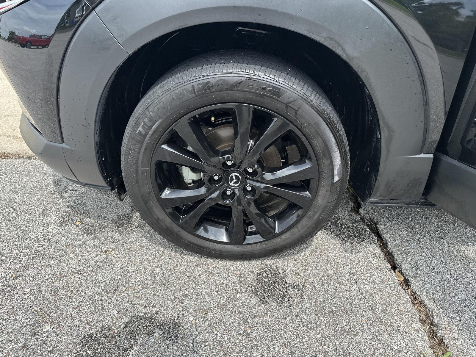 Vehicle photo 10