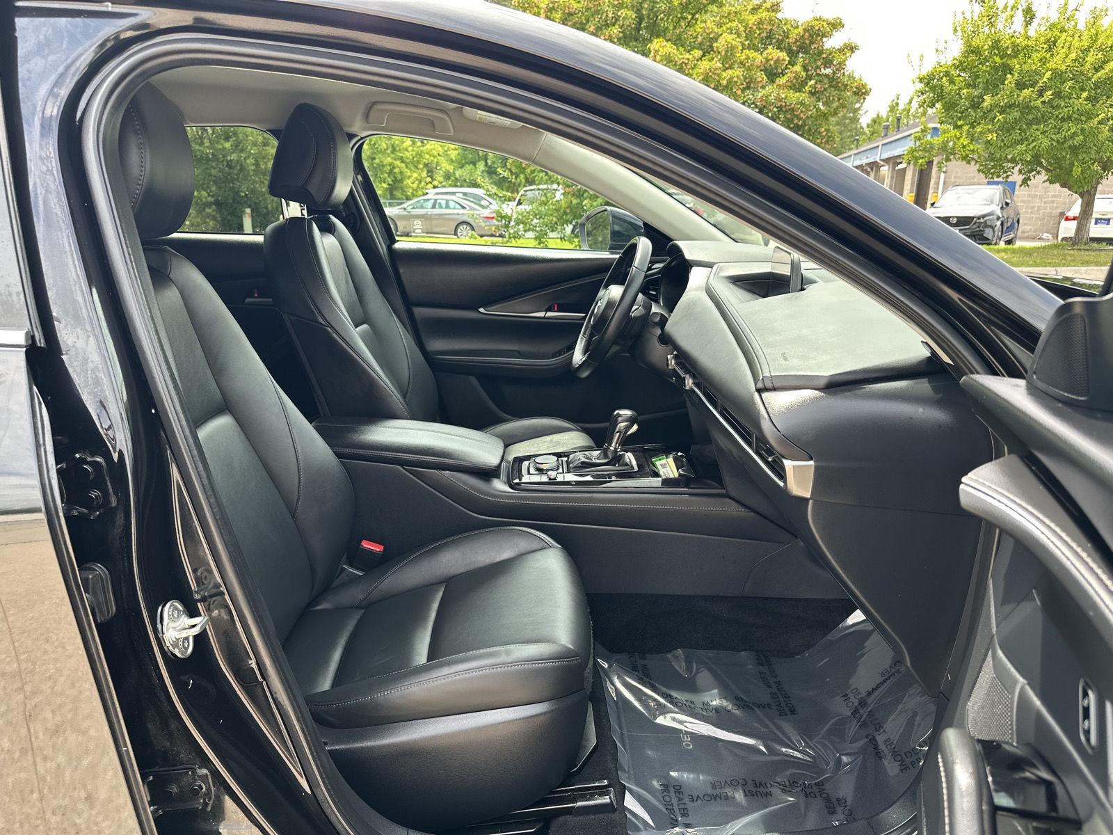 Vehicle photo 18