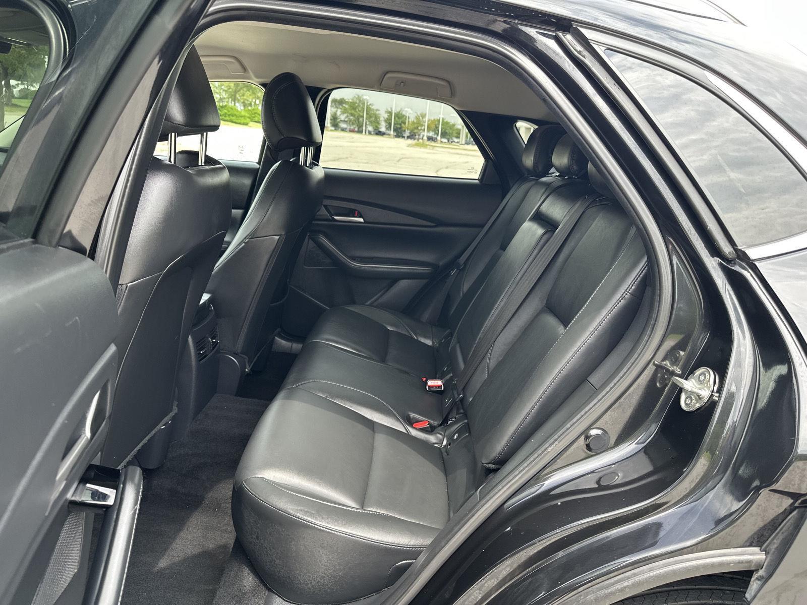 Vehicle photo 19